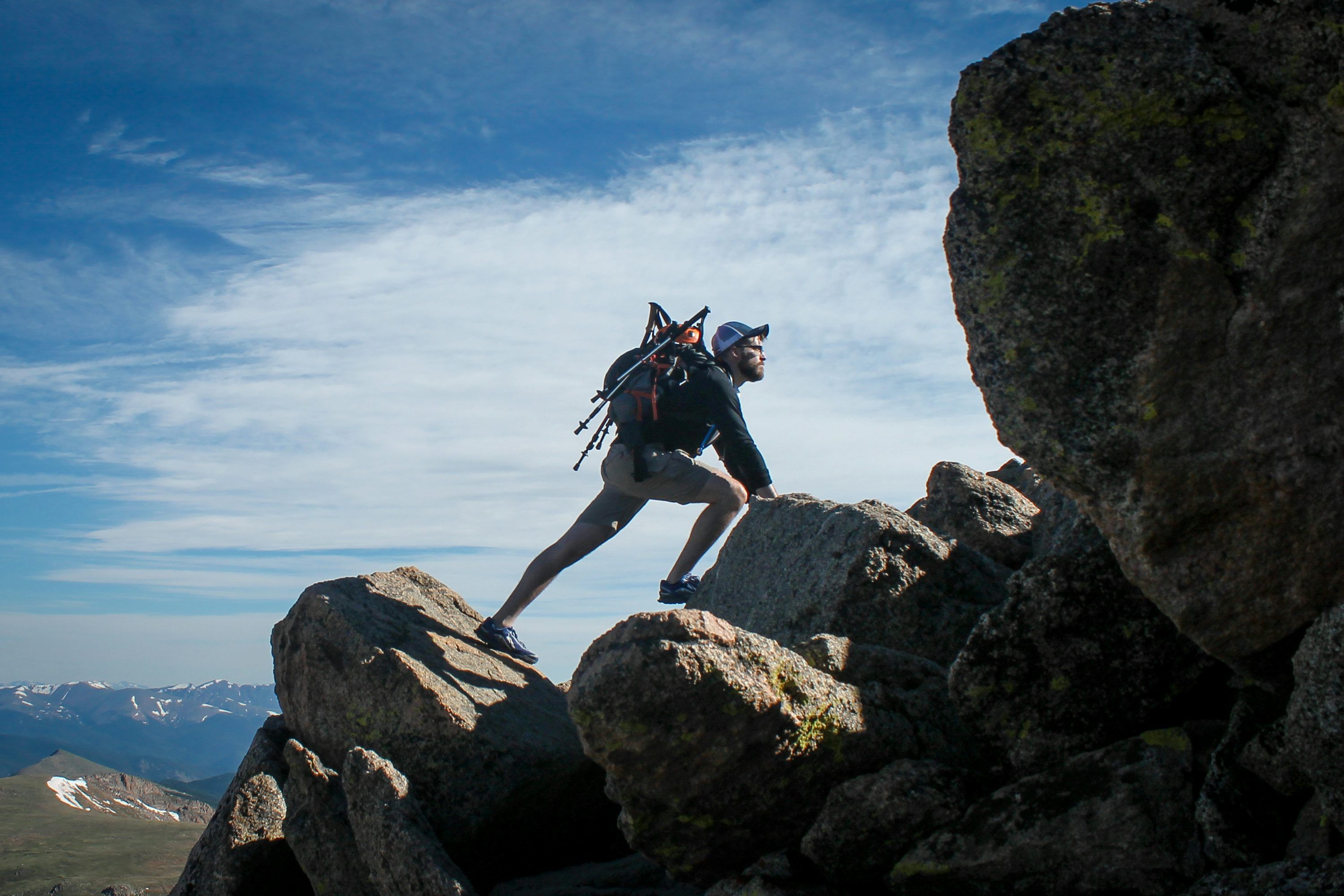 3000x2000 Mountain Climbing Picture [Stunning!]. Download Free Image