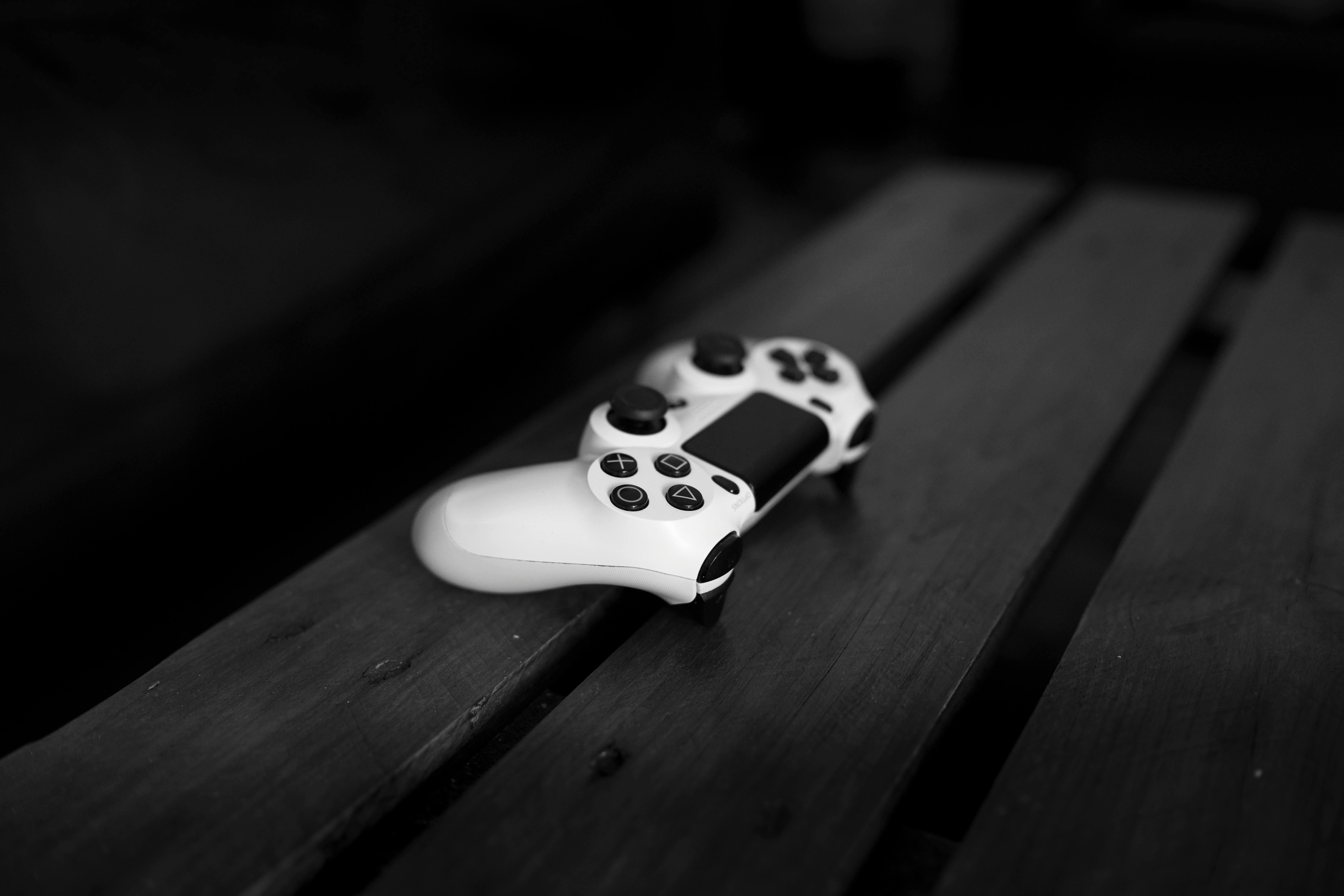 6000x4000 White Sony Dualshock 4 Controller on Black Wood Surface · Free