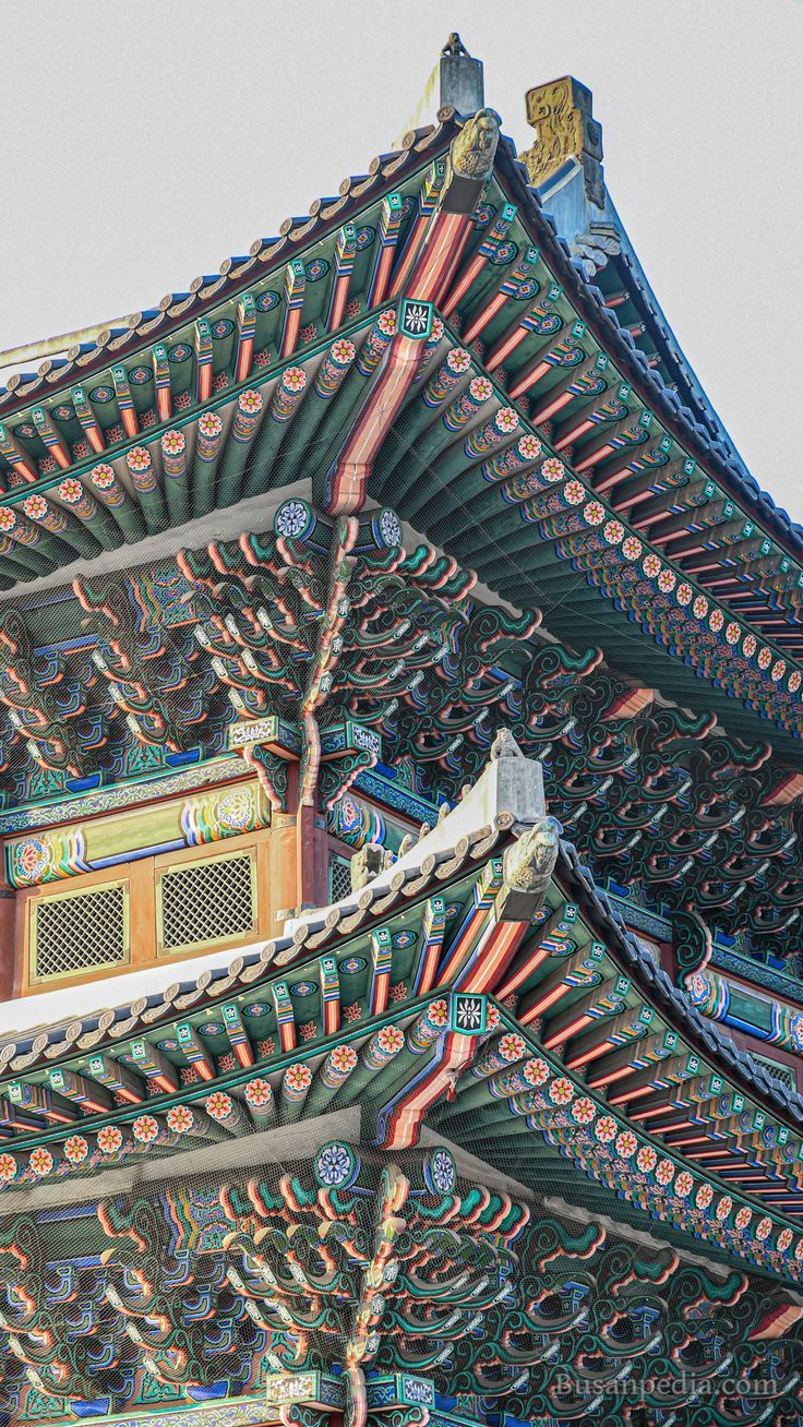 736x1308 Colorful Dancheong at Gyeongbokgung Palace in Seoul