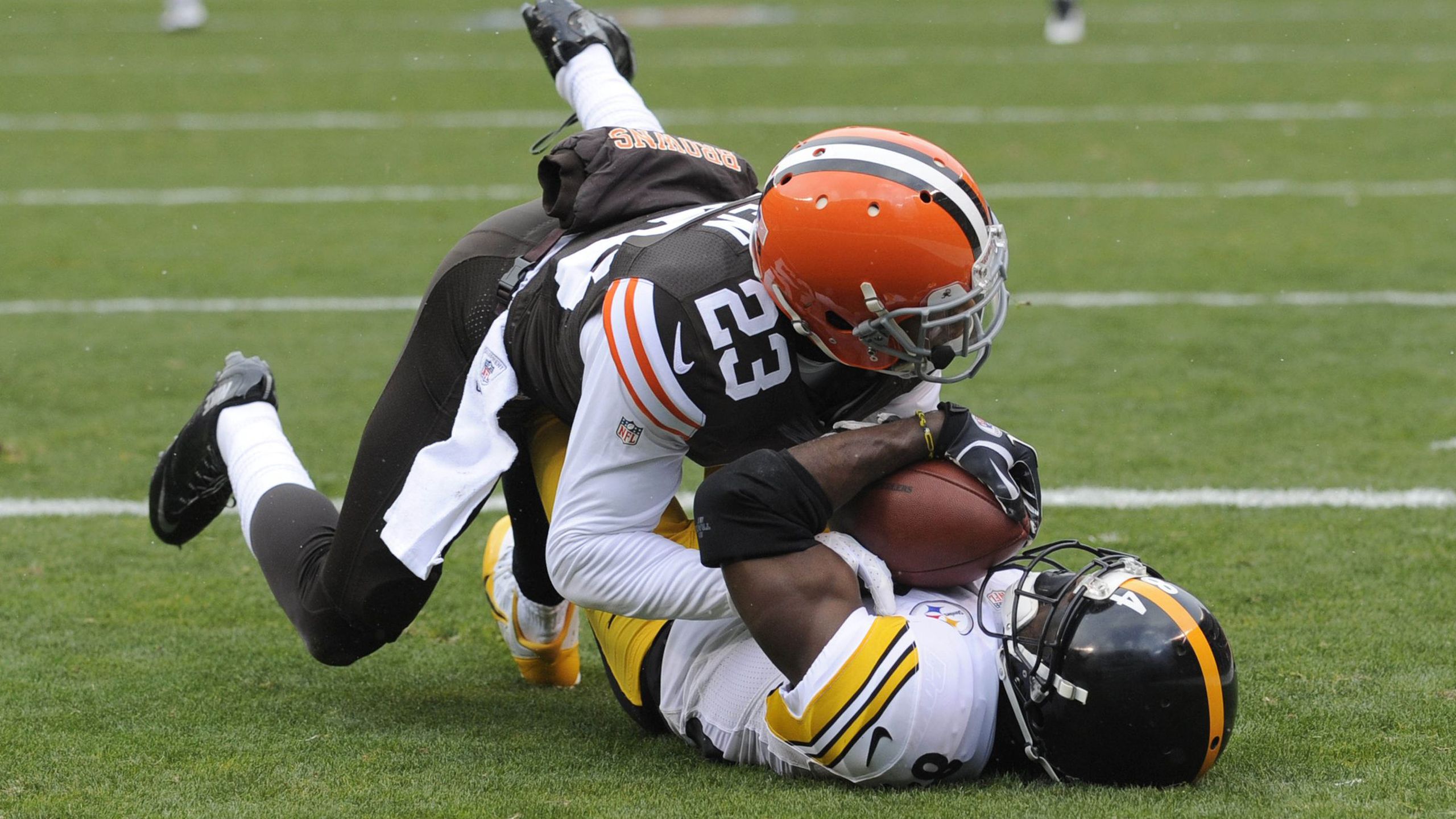 2560x1440 Cleveland Browns American Football CB Joe Haden Versus WR Antonio Brown HD Cleveland Browns Wallpaper