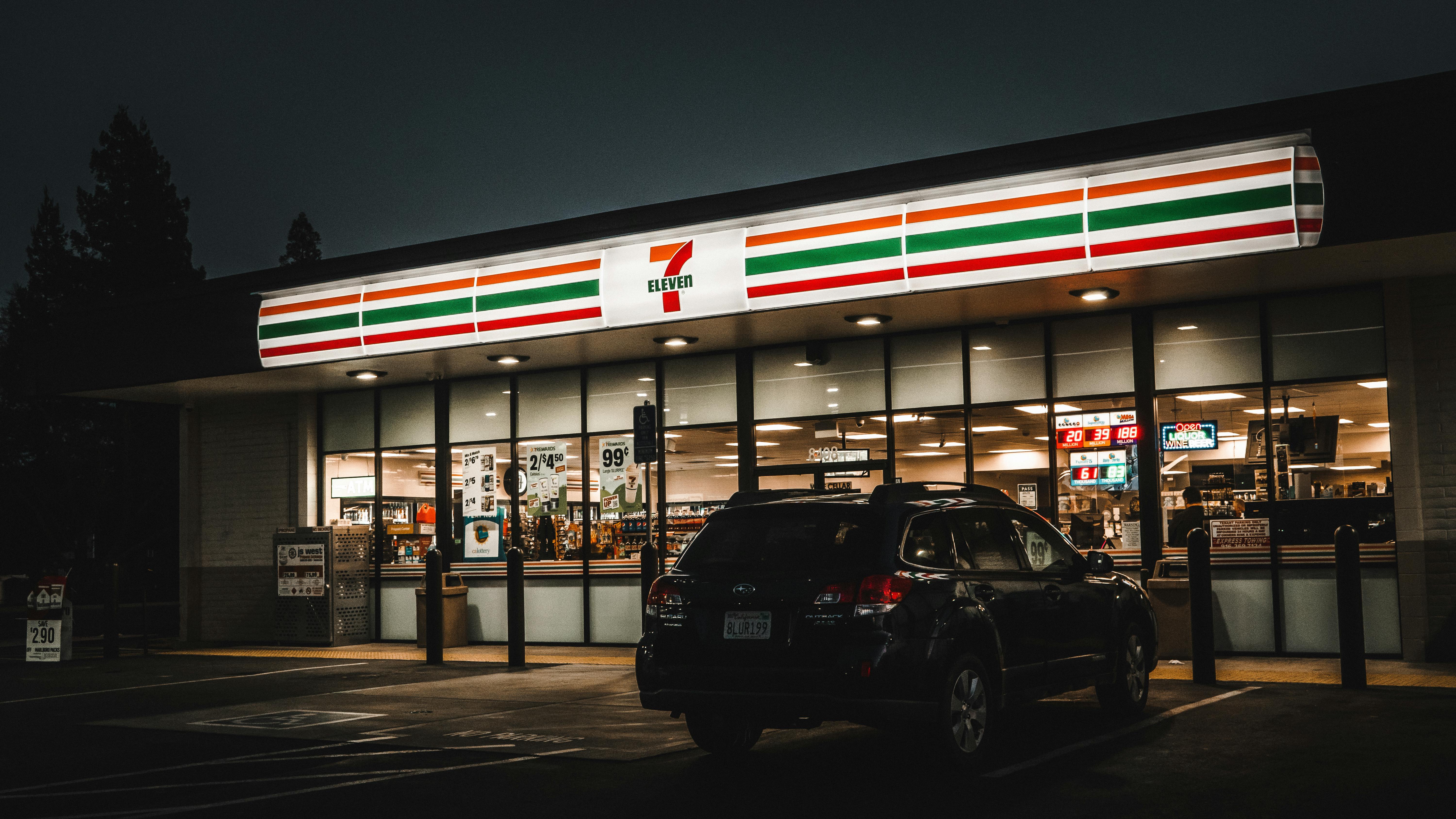 6000x3375 Sunny Day At 7 Eleven Convenience Store · Free