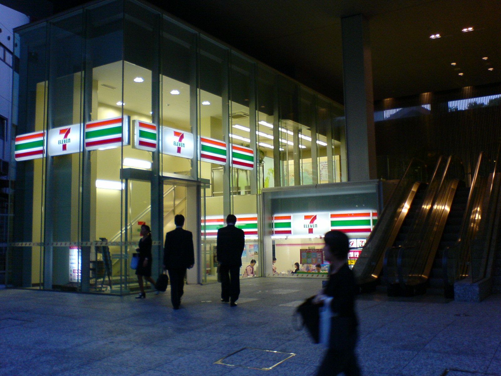 1600x1200 Glass 7 Eleven in