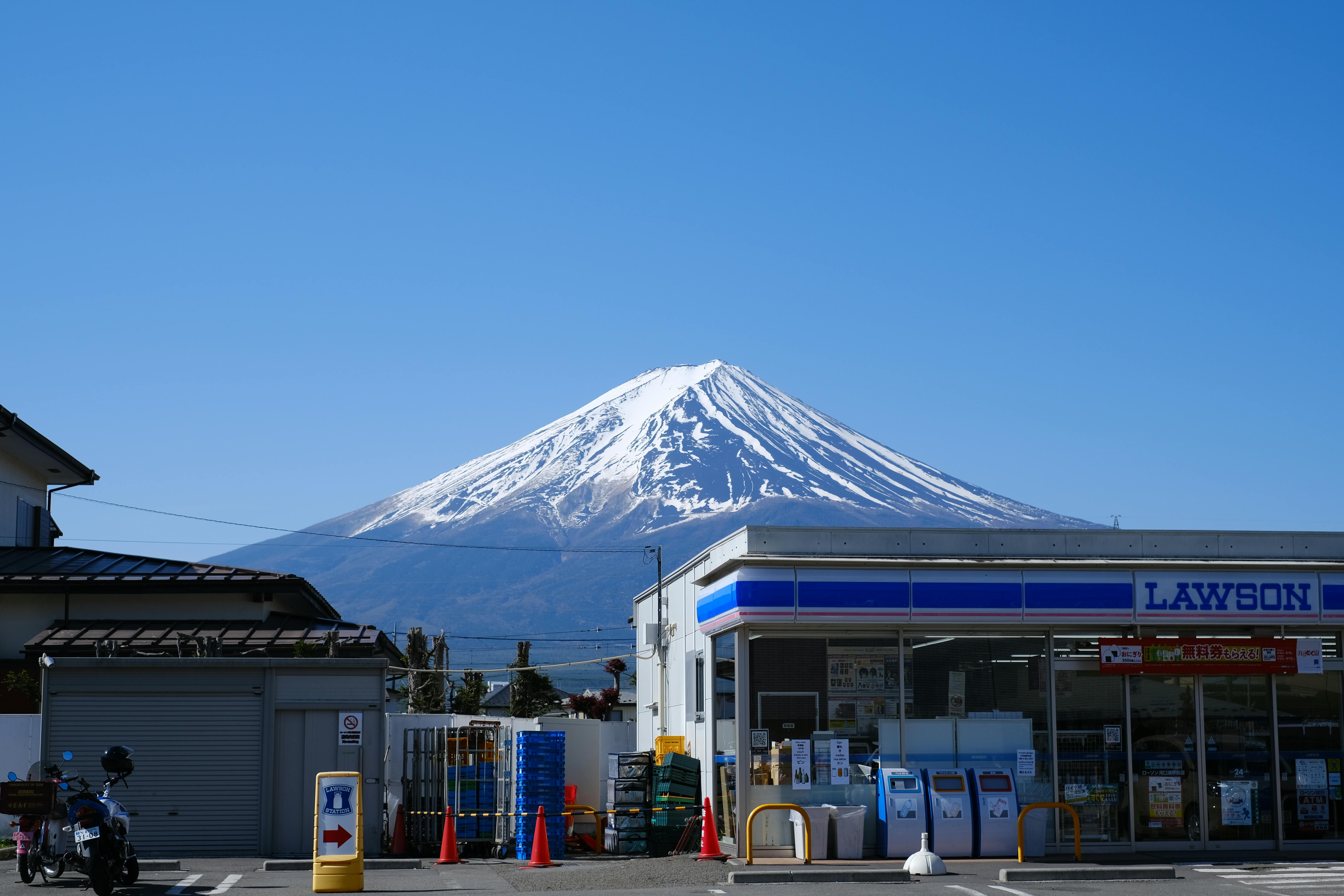 6070x4047 Convenience Store with Mount Fuji in Background · Free