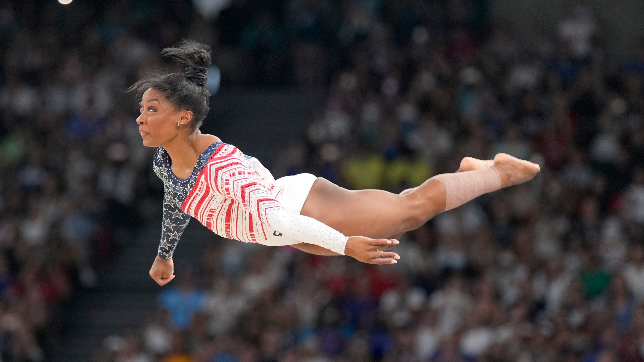 2560x1440 Simone Biles and Team USA take aim at gold in the women's gymnastics team final