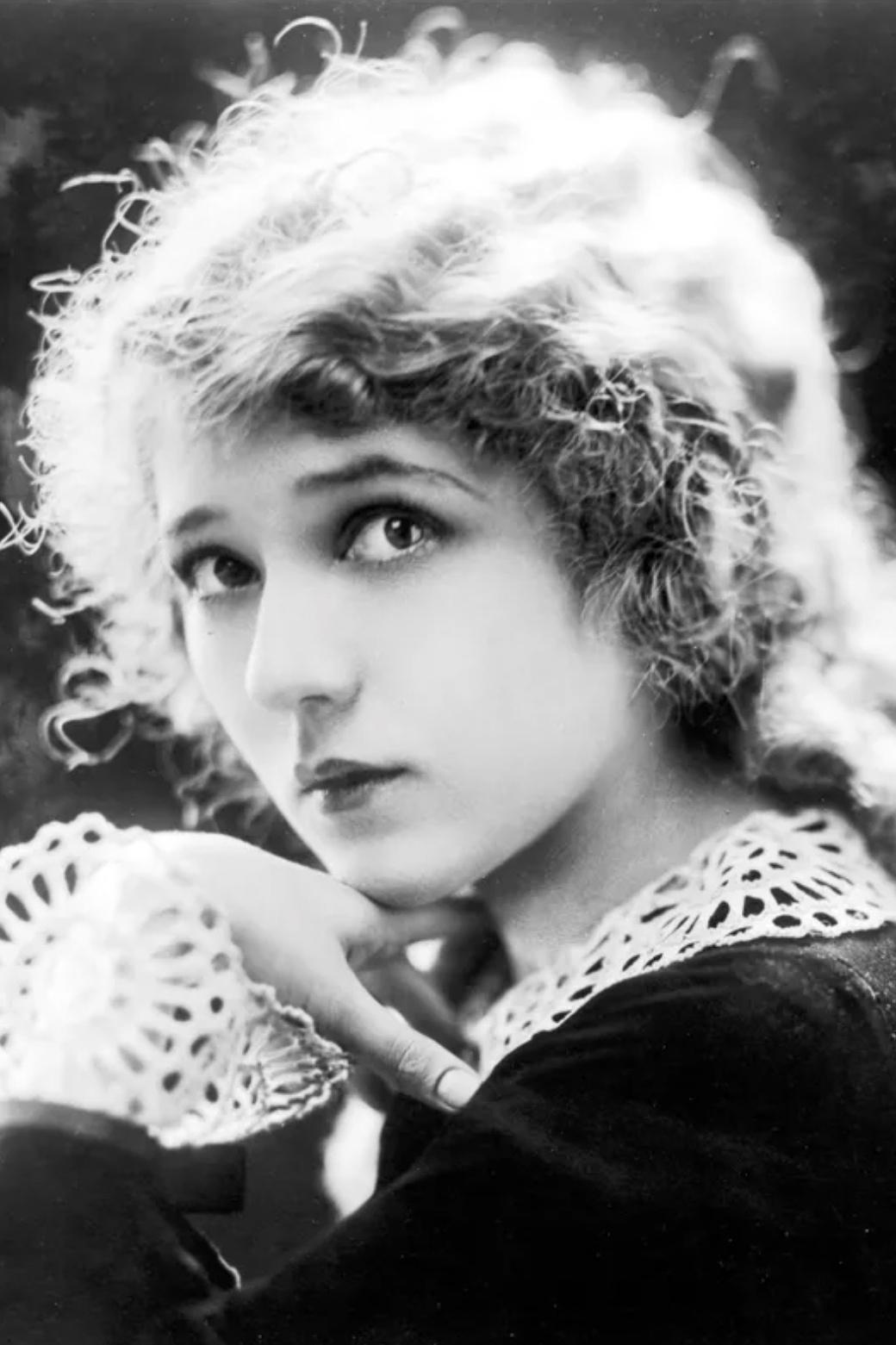 1040x1561 Mary Pickford Image