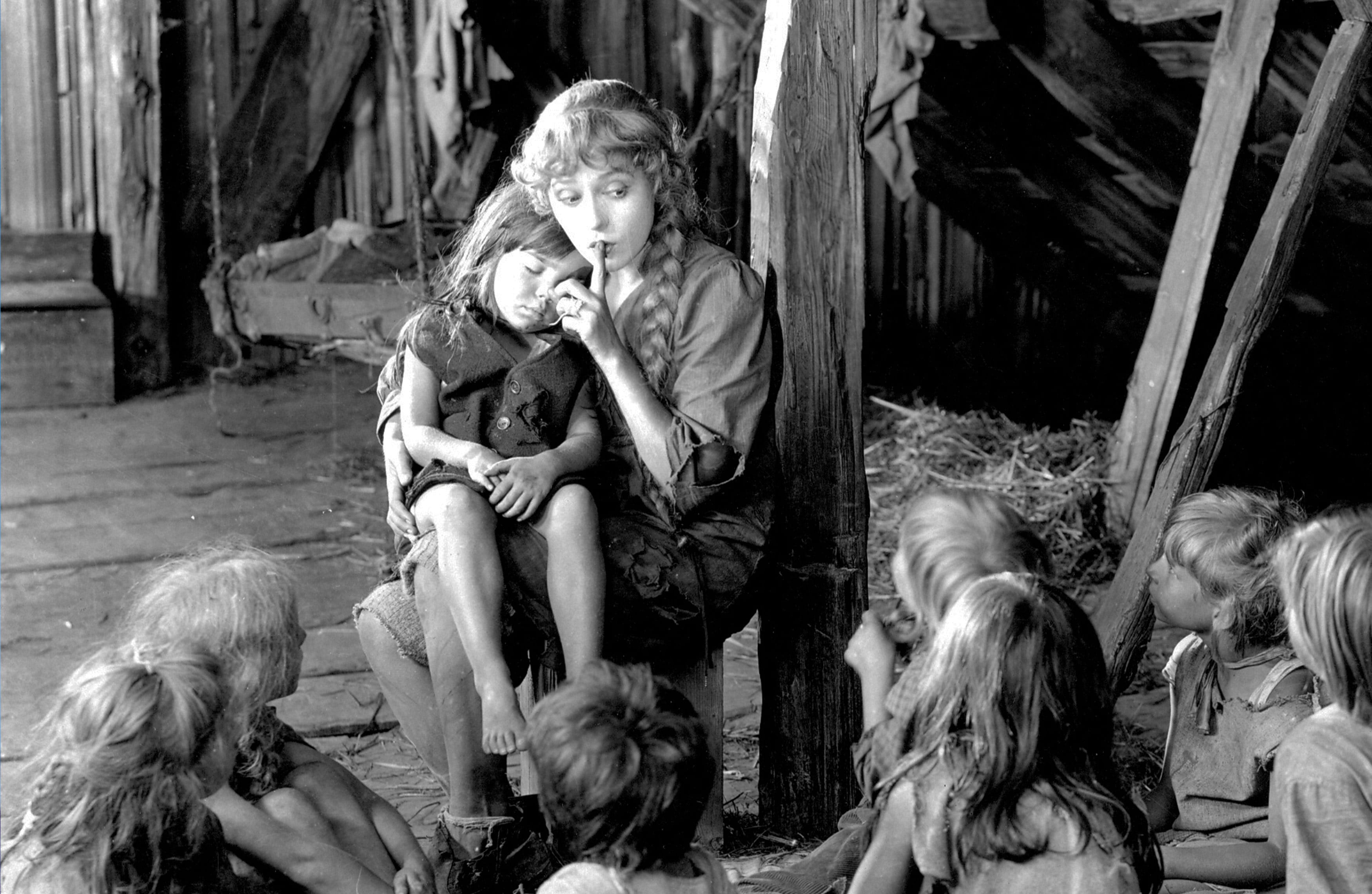 3500x2280 Mary Pickford: Sparrows (1926)