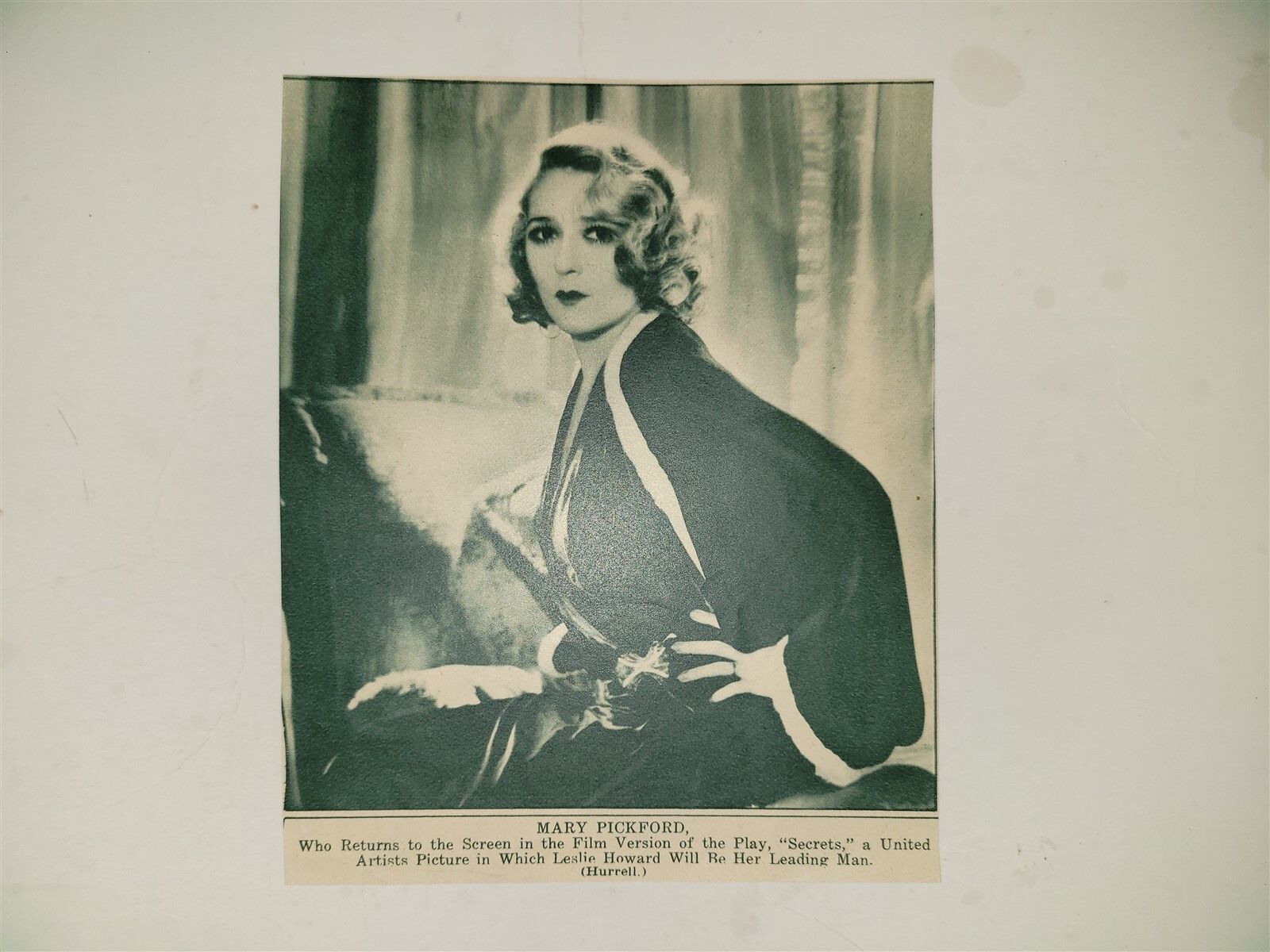 1600x1200 Mary Pickford Secrets 1933 NY Times Colorfoto