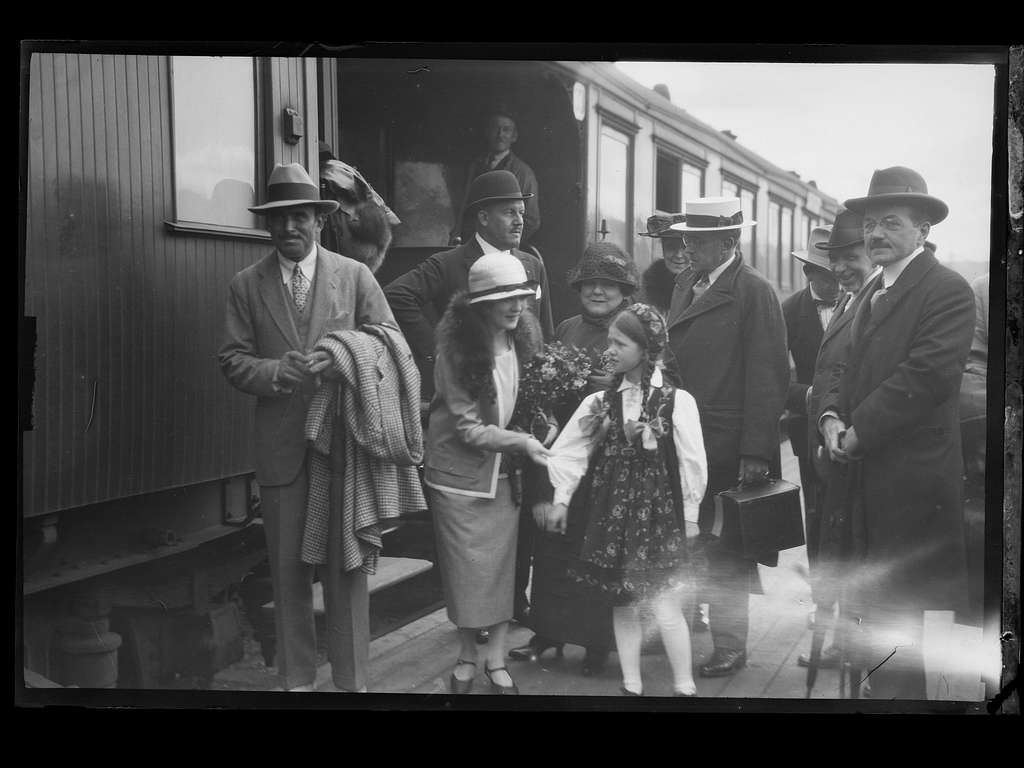 1024x768 Mary pickford in 1924 Image: PICRYL Domain Media Search Engine Public Domain Search