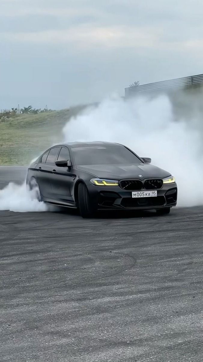 676x1201 BMW M5 CS Drift