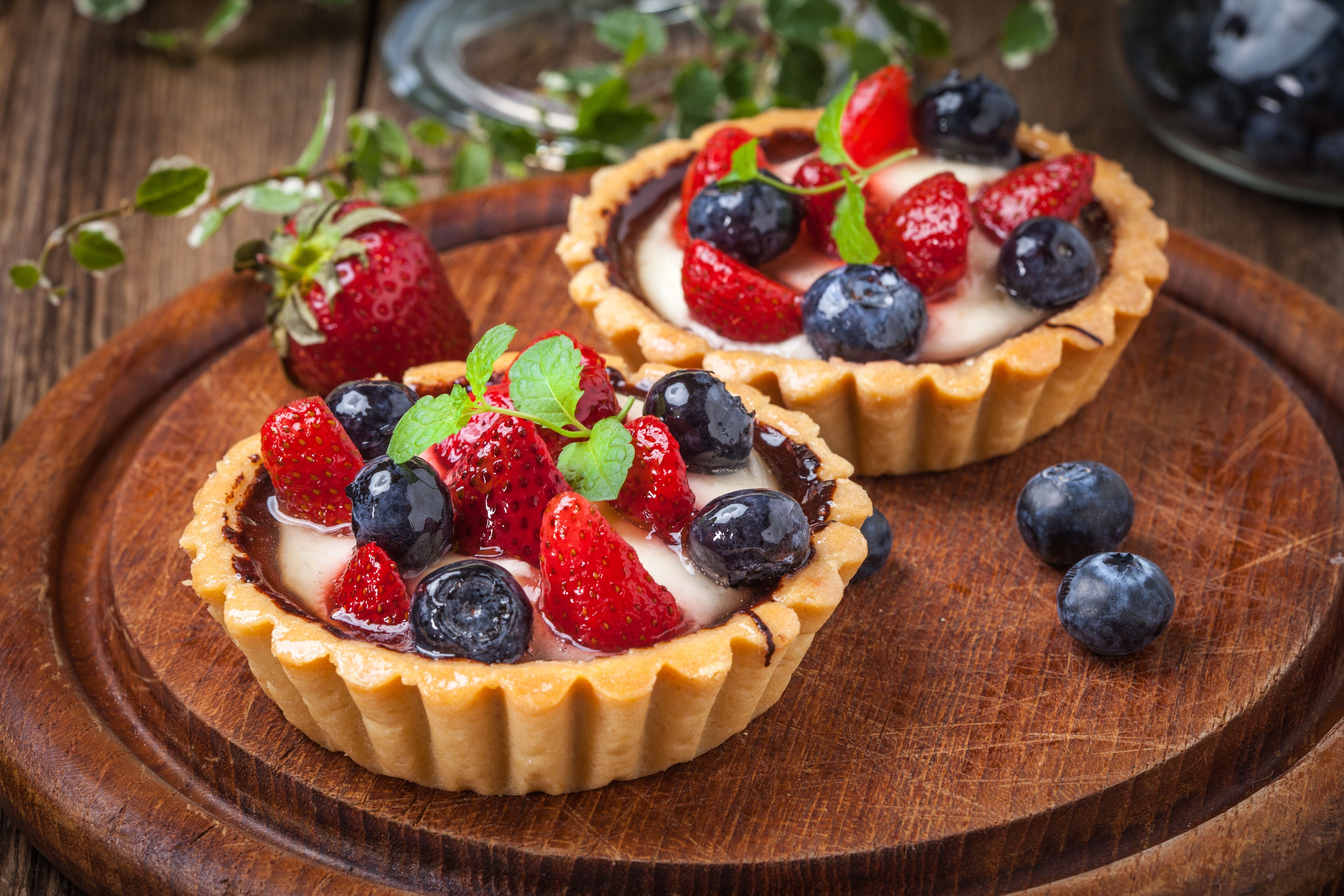 5616x3744 5K Ultra HD Berry Pastry