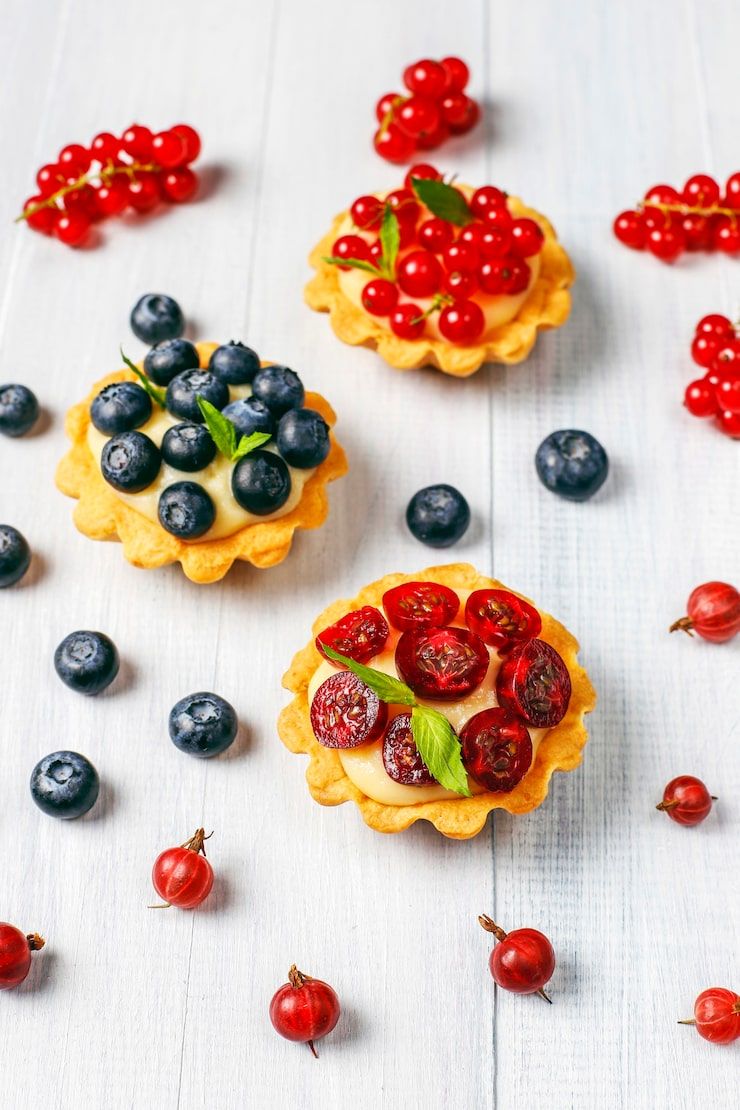 740x1110 High resolution fruit tart Image