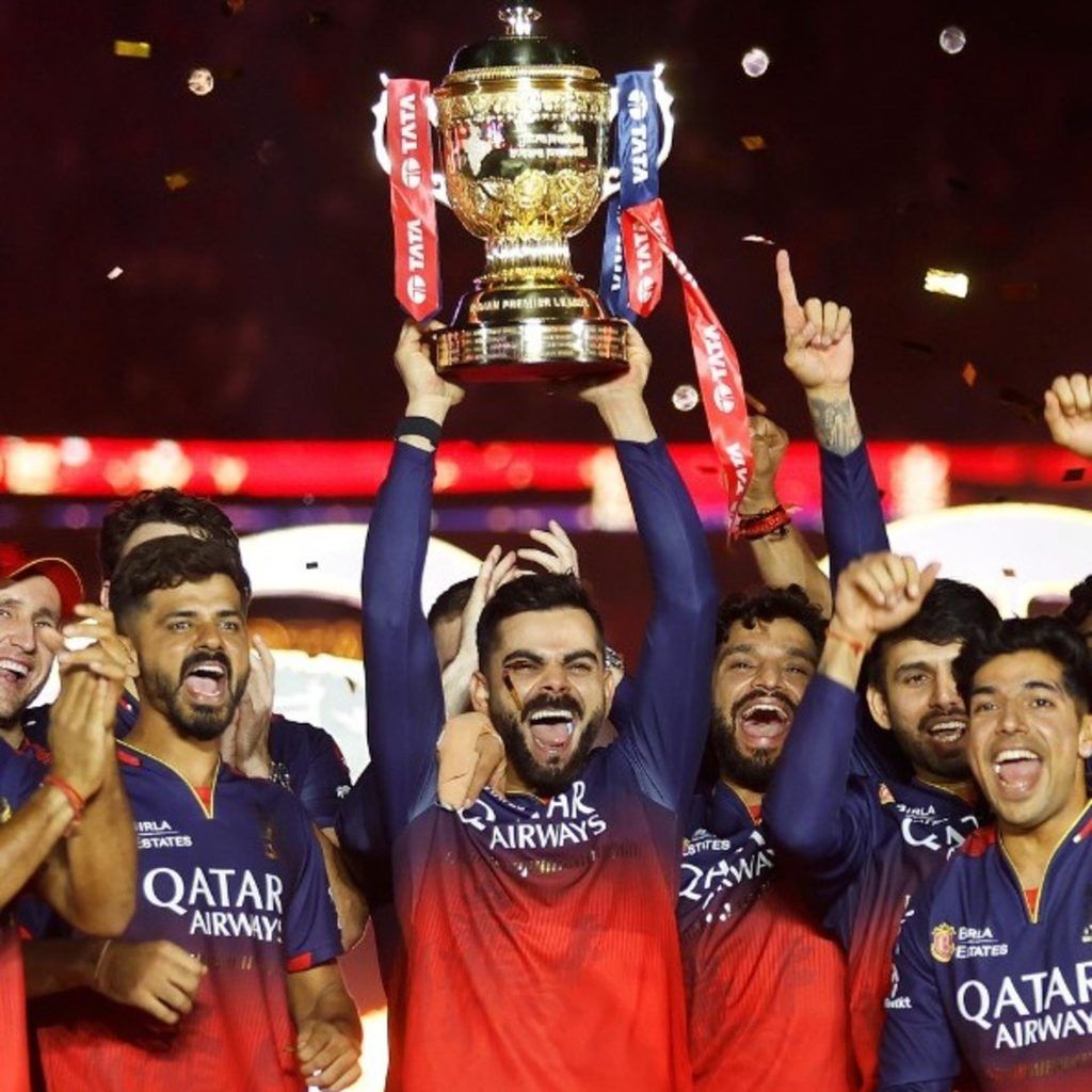 1024x1024 RCB Trophy Wallpaper
