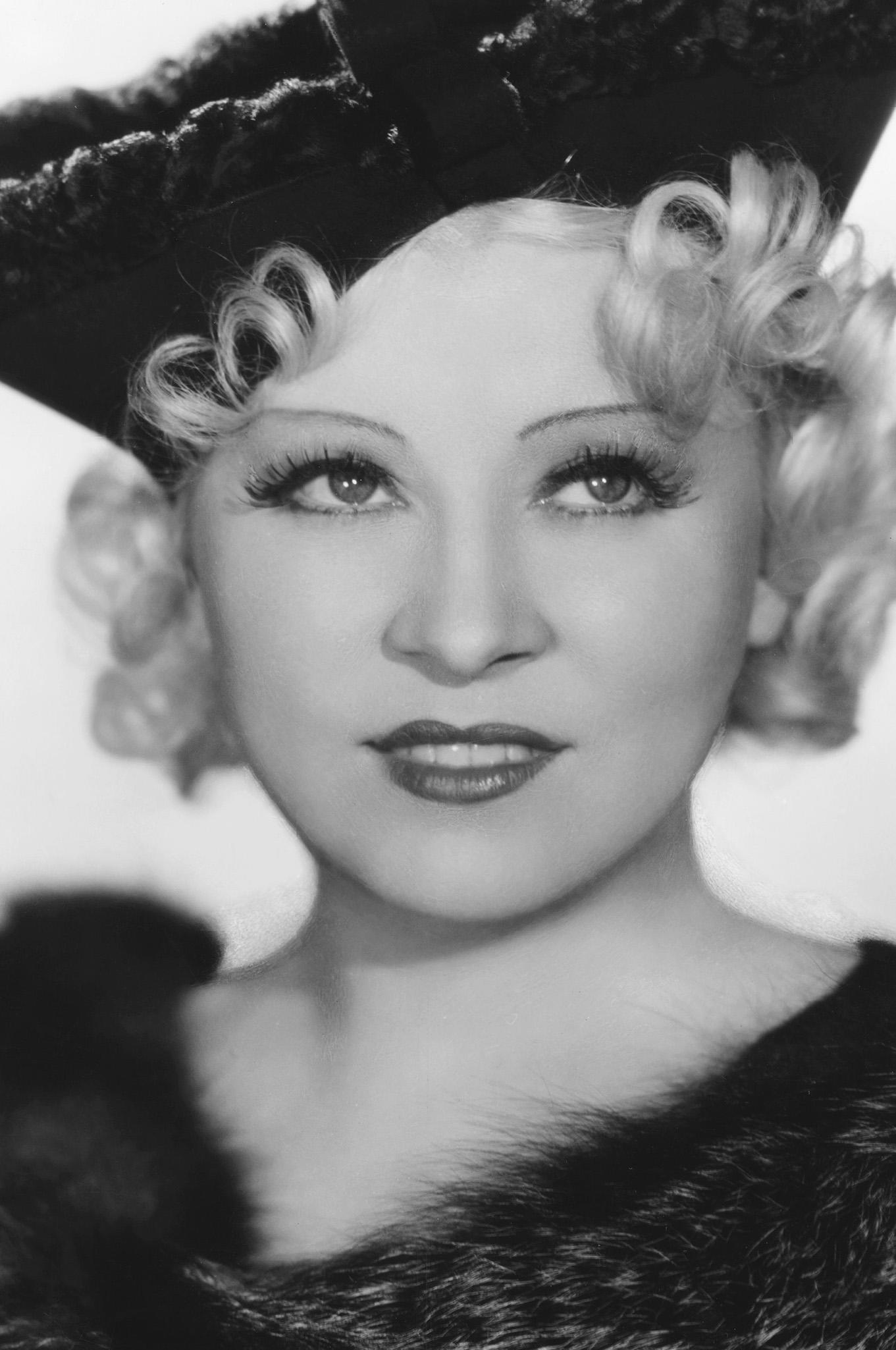 1361x2050 Mae West Wallpaper