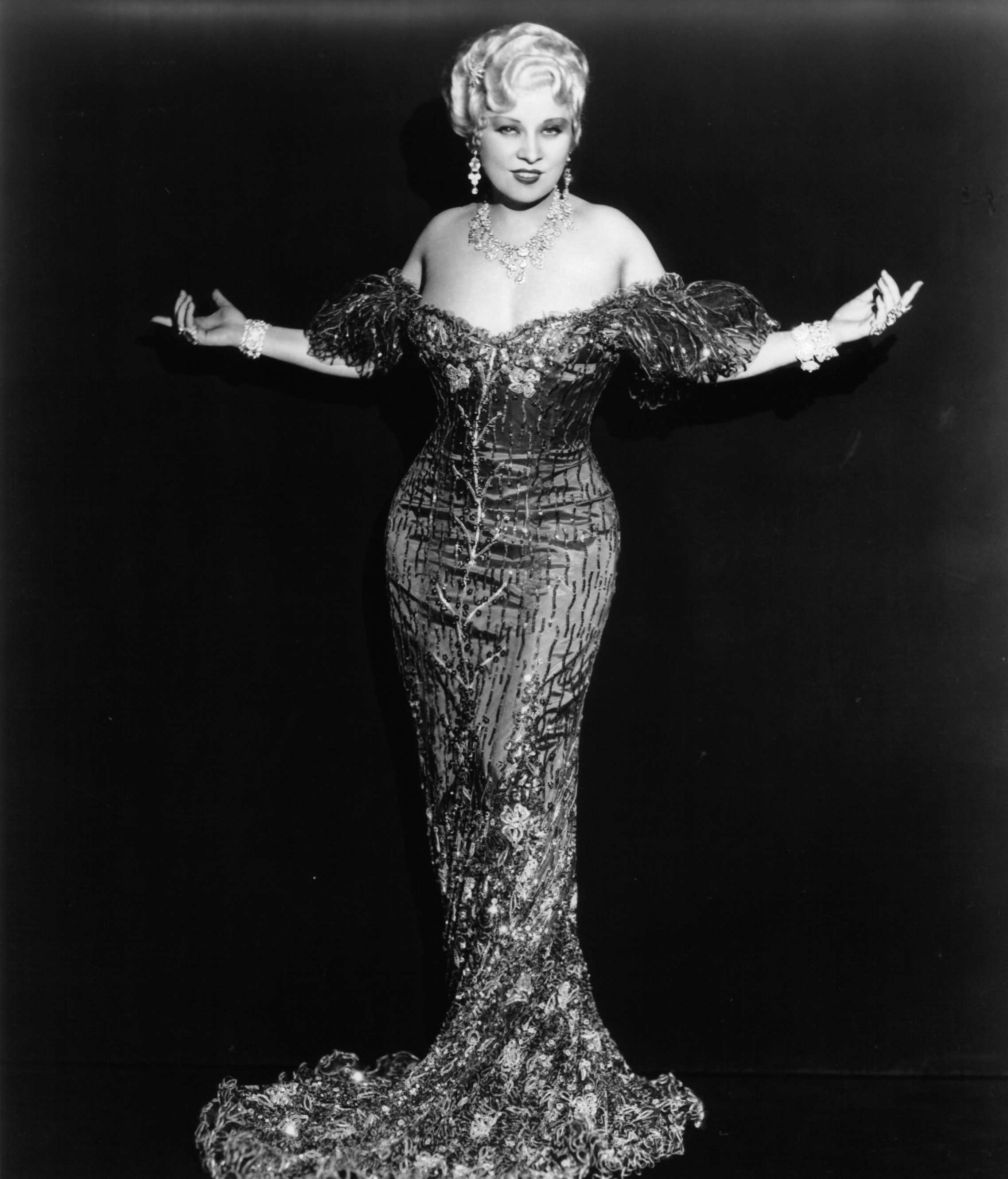 2275x2660 Mae West HD