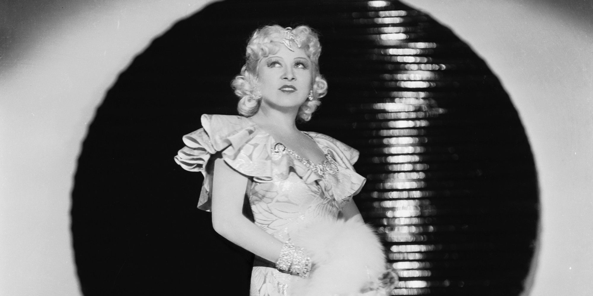 2000x1000 Mae West HD