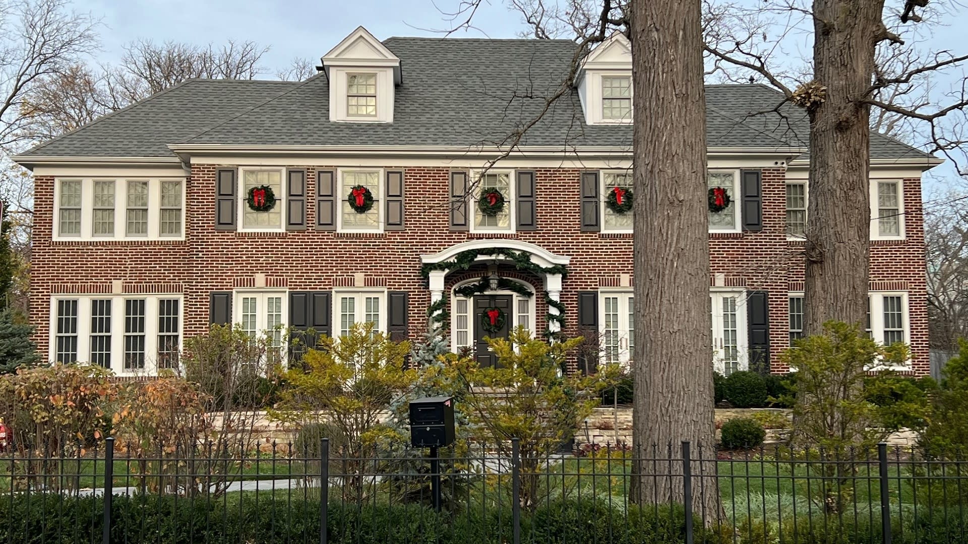 1920x1080 Home Alone' Wealth: The Real Cost of the Big House and Paris Family Vacation