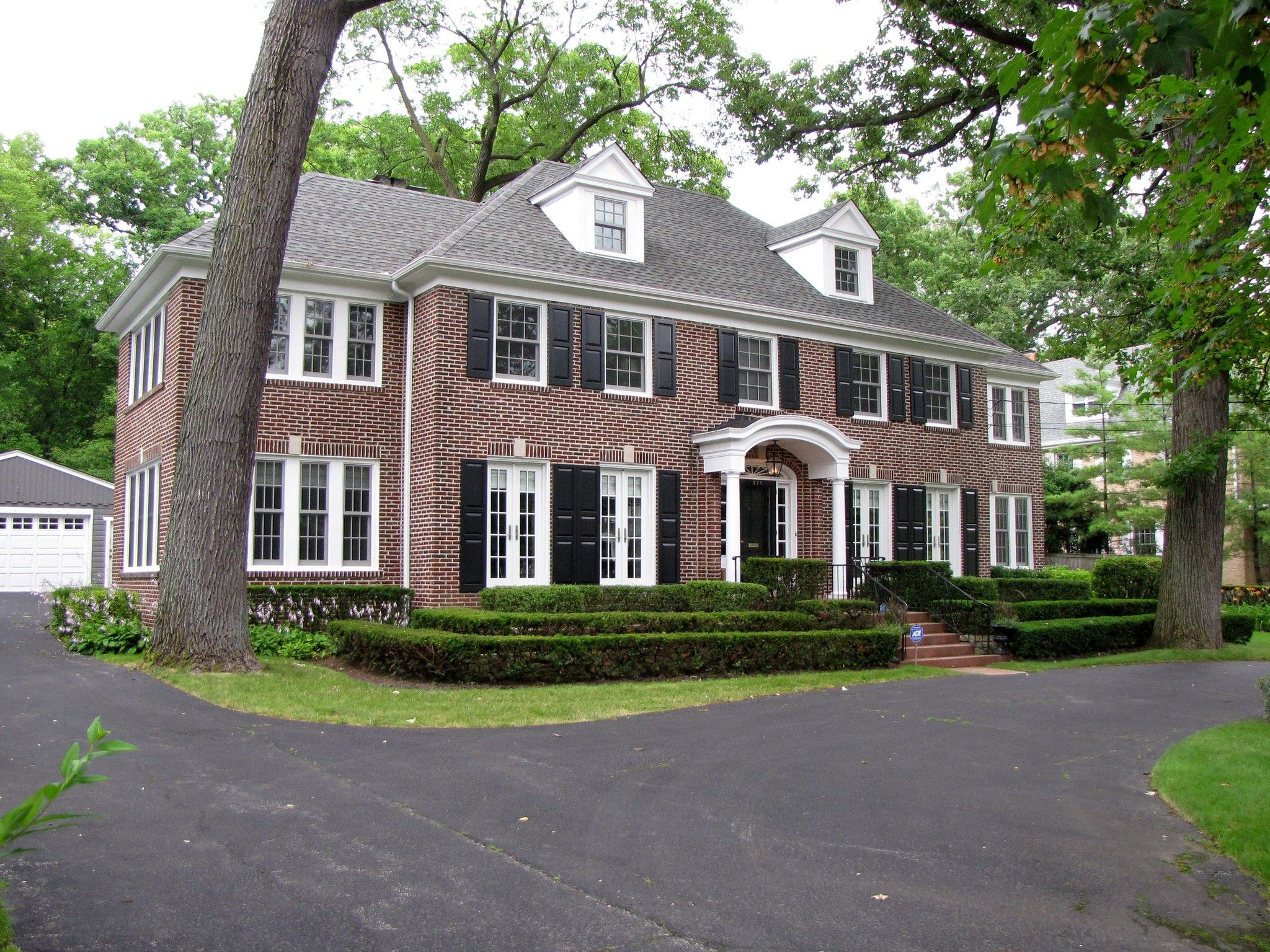 2048x1536 Visit the Home Alone House in Winnetka