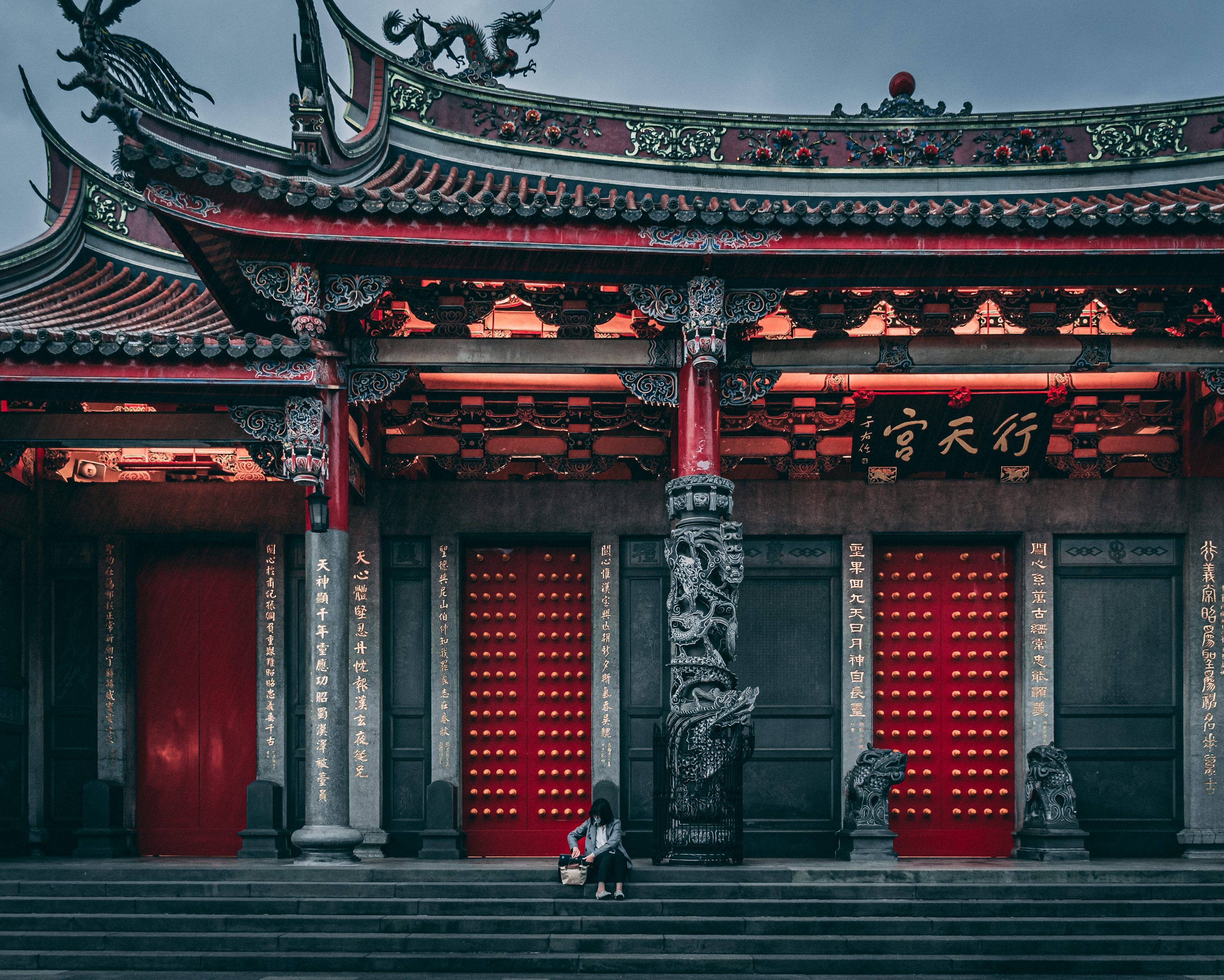 3000x2400 Red and black chinese temple photo