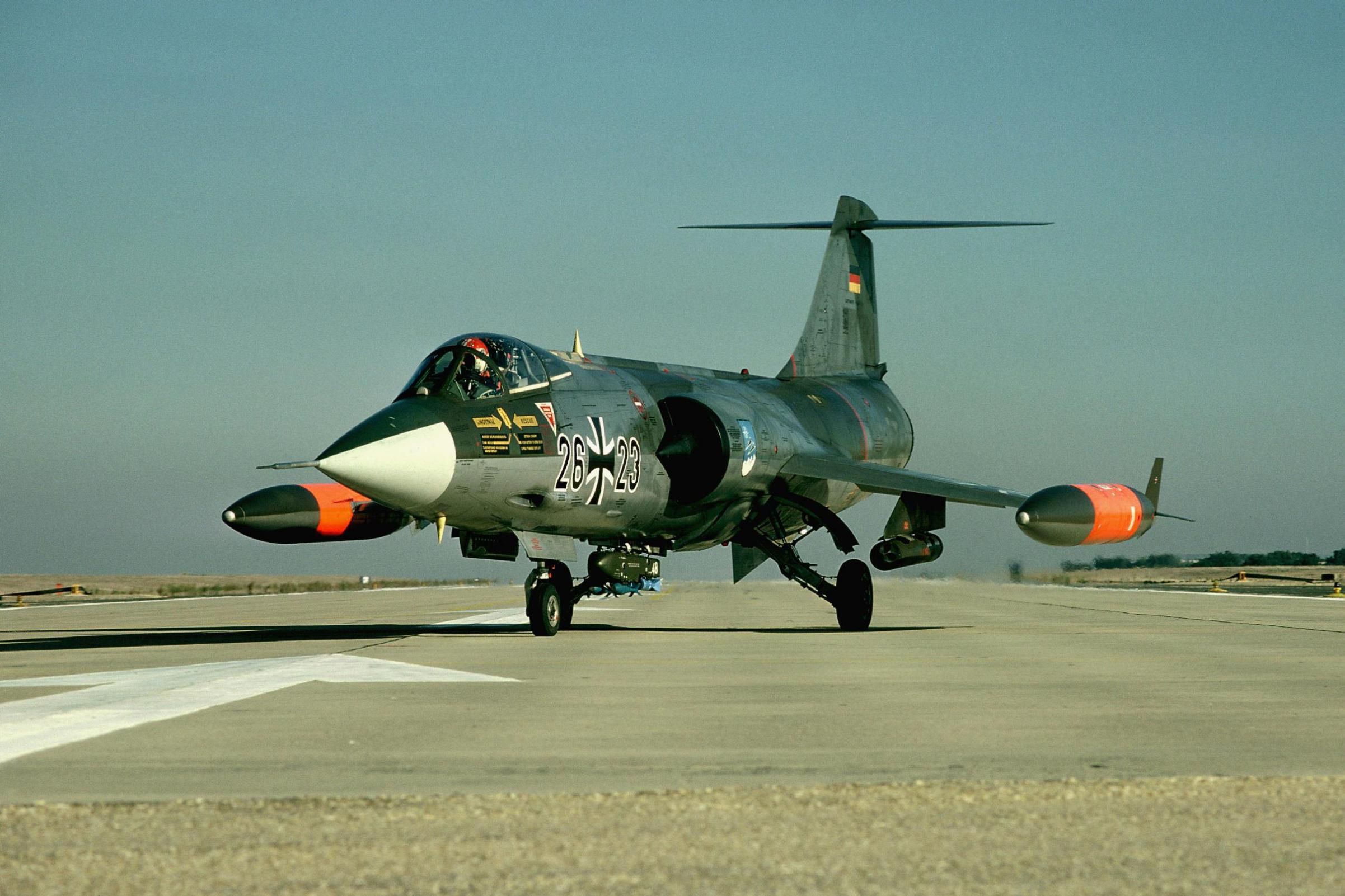 2403x1602 F 104G Starfighter Aka Witwenmacher Of The Luftwaffe [2403 X 1602]