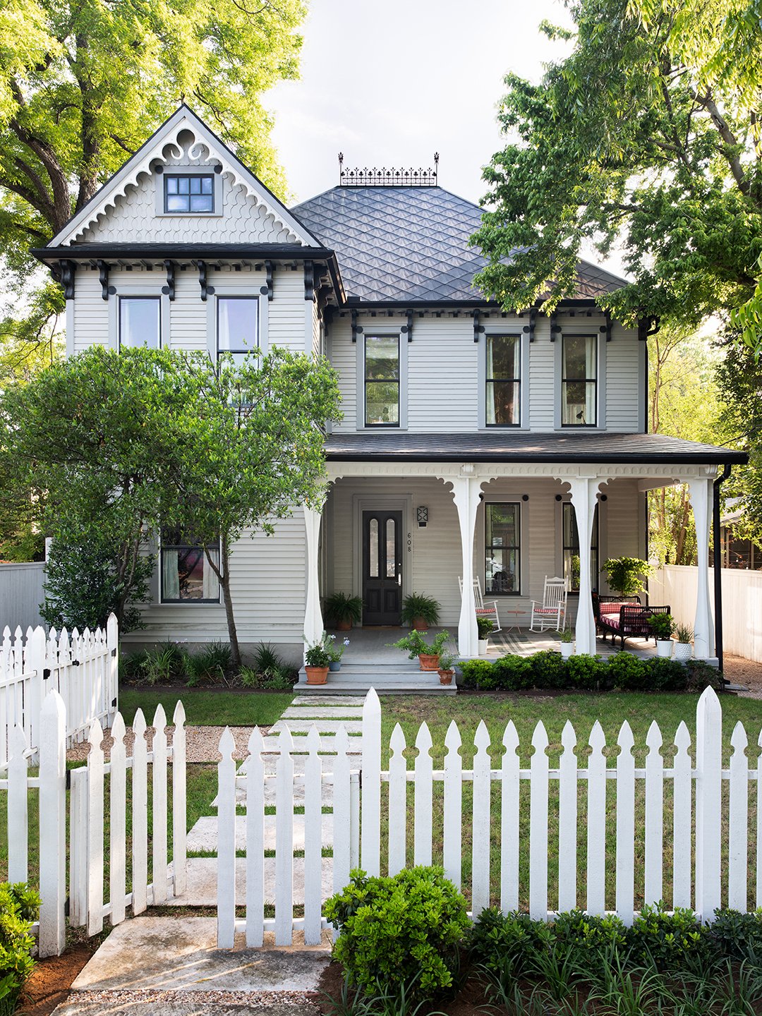 1080x1440 This Victorian Home in Texas Has 13 Different Wallpaper