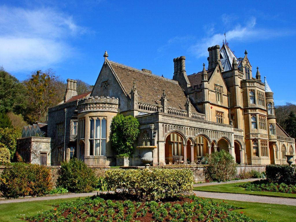 1024x768 Download Victorian Manor Wallpaper