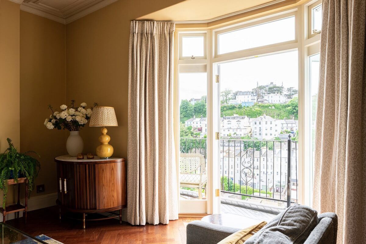 1200x800 Colorful Interiors and Wallpaper in a Victorian House