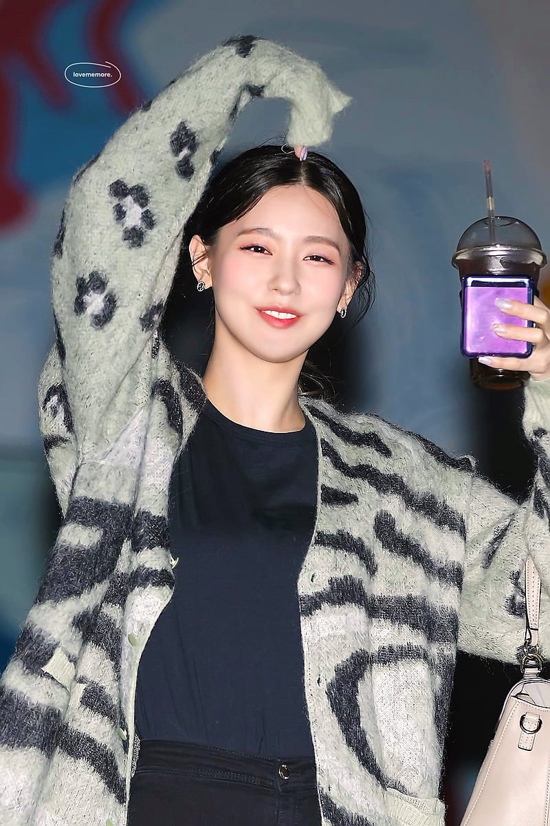 800x1200 Miyeon, Cho Miyeon, Cube Entertainment, G Idle, G Idle, Gidle, Idle, Korea, Kpop, HD Phone Wallpaper