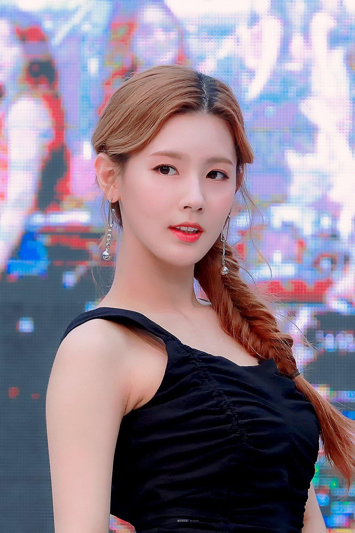 1201x1800 G Idle Miyeon Phone Wallpaper