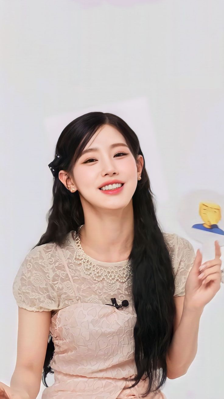 736x1307 G I Dle Miyeon ELLE Korea 엘르 Wallpaper 2023