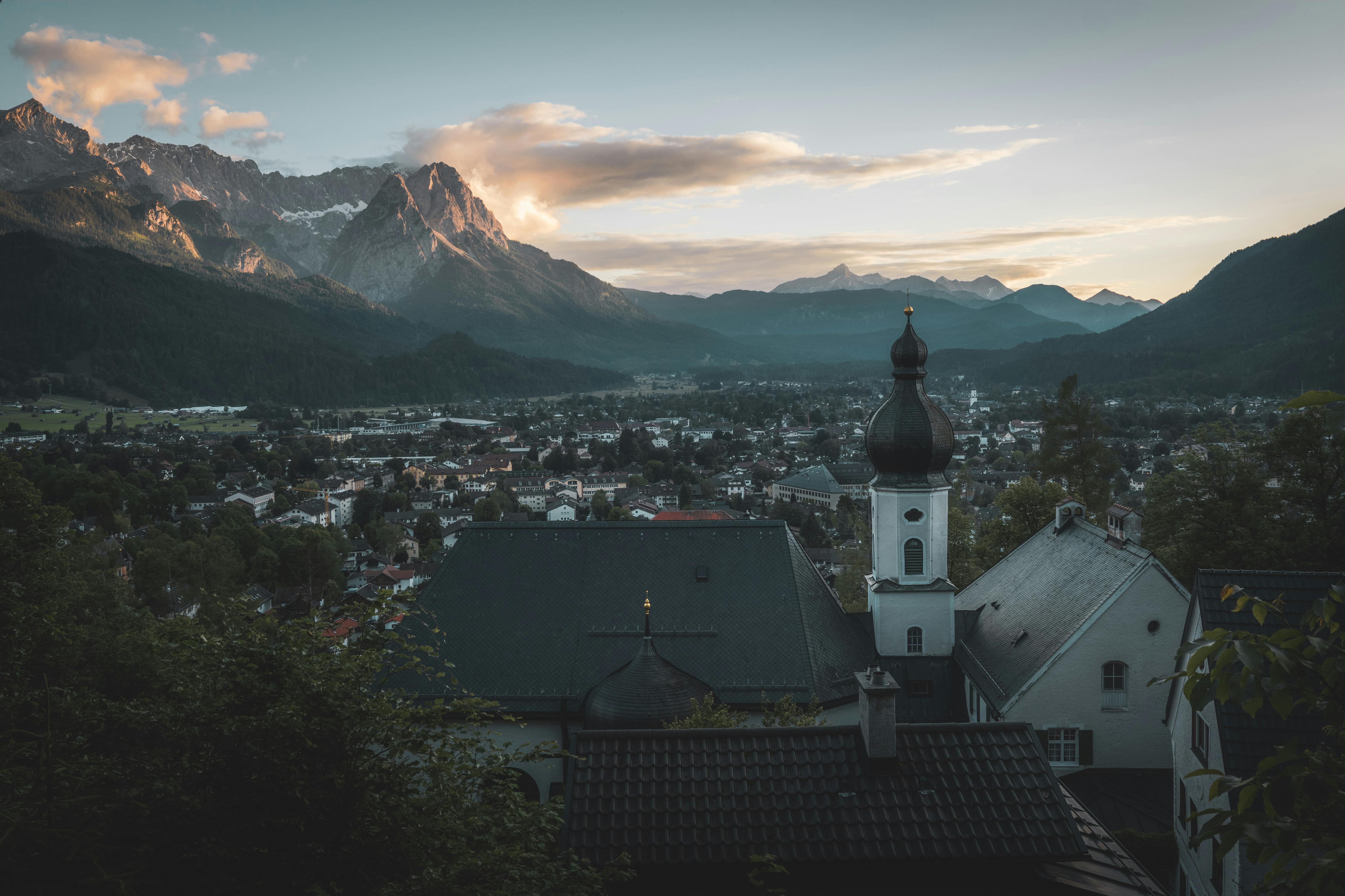 6240x4160 Garmisch Partenkirchen View · Free