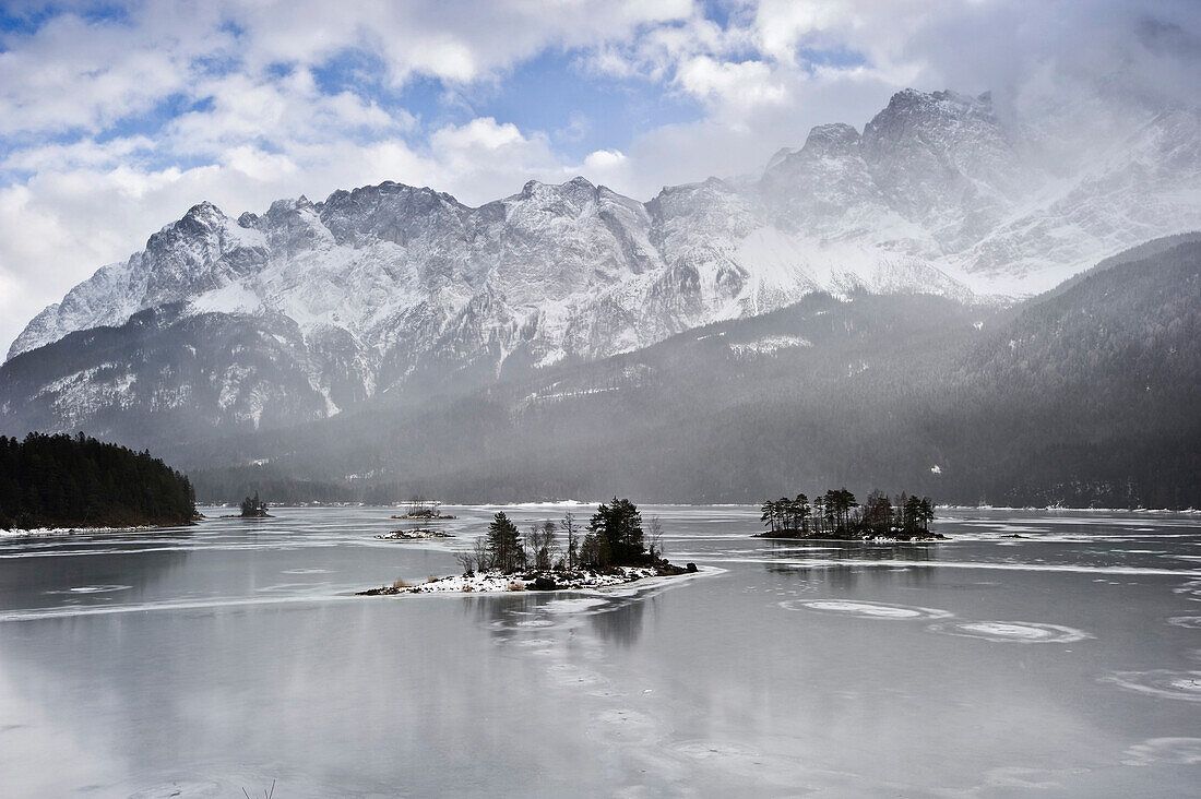 1100x732 Eibsee and Zugspitze in winter