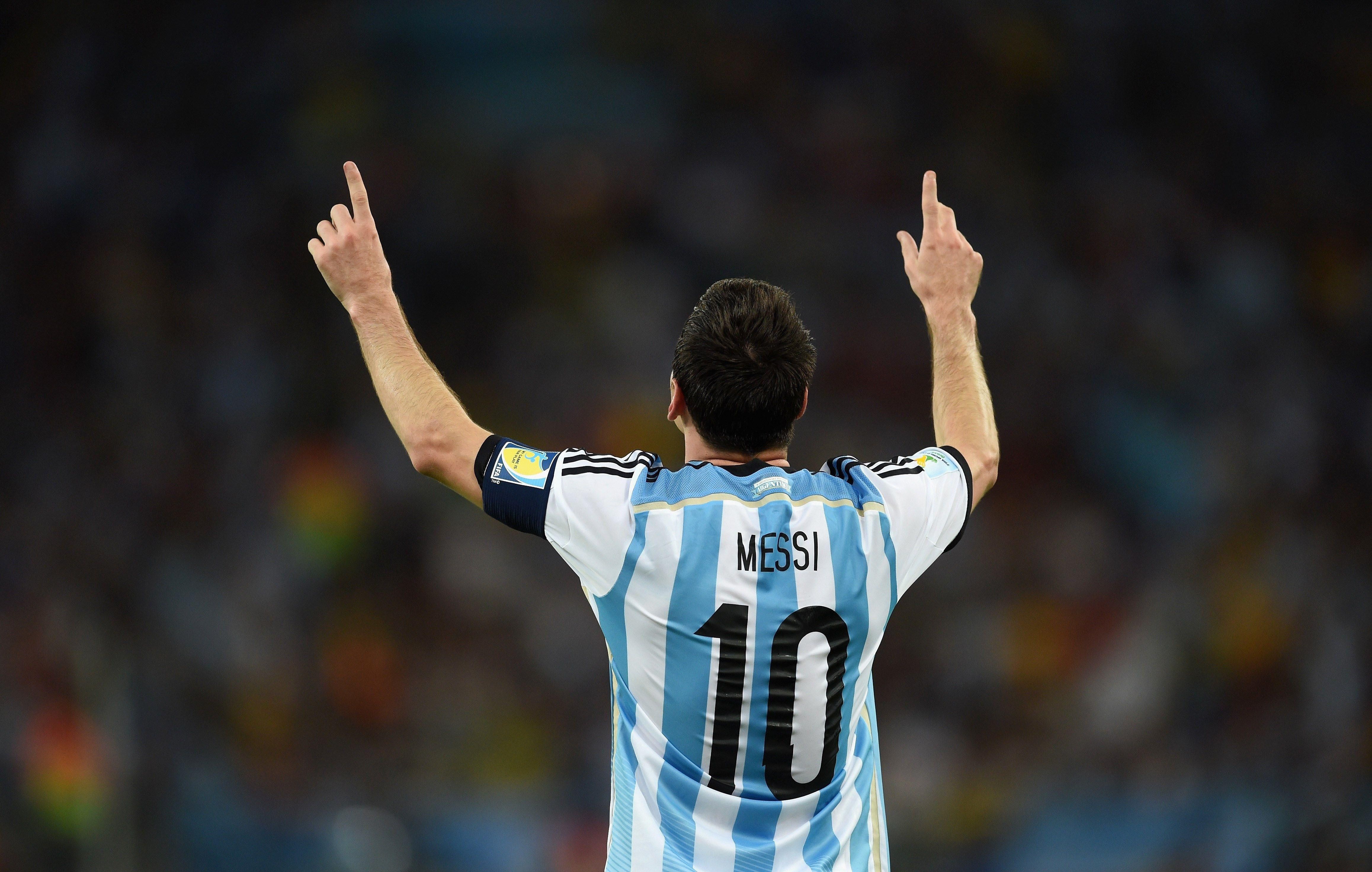 4632x2944 Lionel Messi Celebration Wallpaper