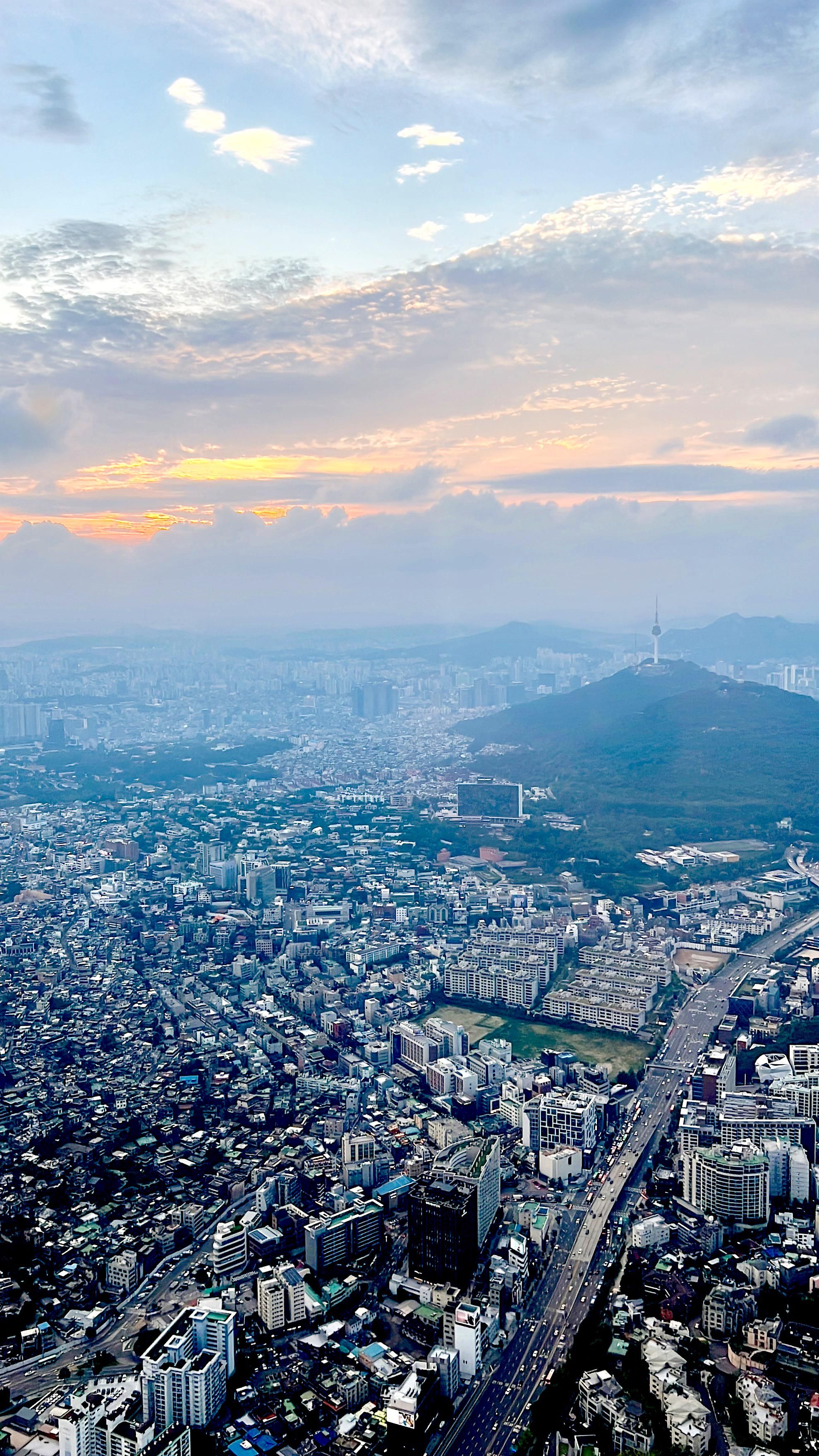 1980x3520 Sunset over Yongsan, Seoul