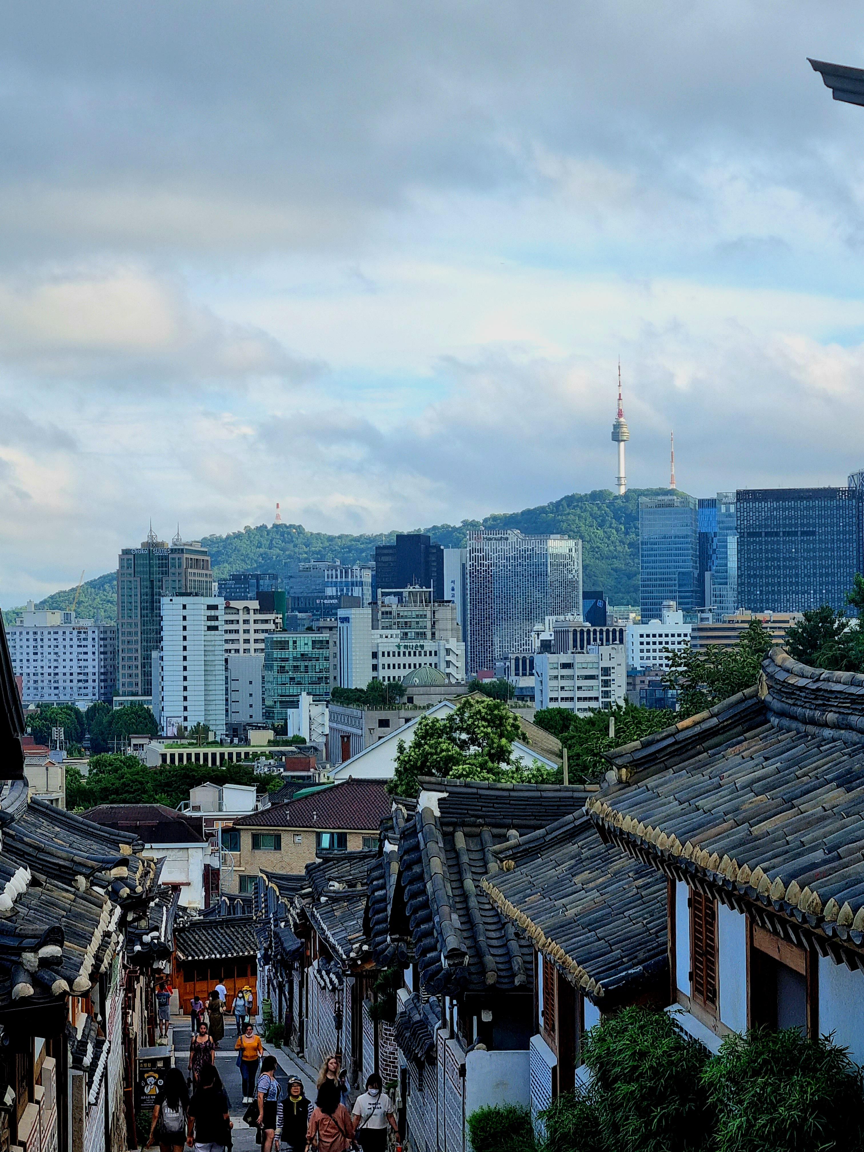 3024x4032 Seoul, South Korea. View from Bukchon (OC)