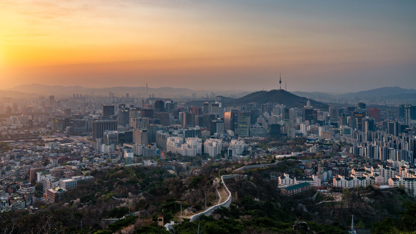 1600x900 Sunrise scene of Seoul downtown city skyline, Aerial view