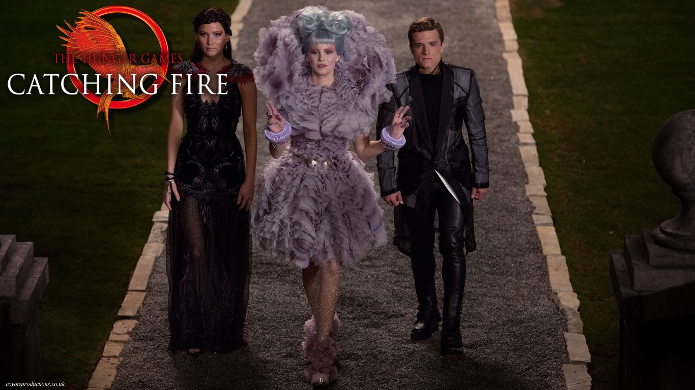 1366x768 under the small umbrella: The Hunger Games Fire wallpaper