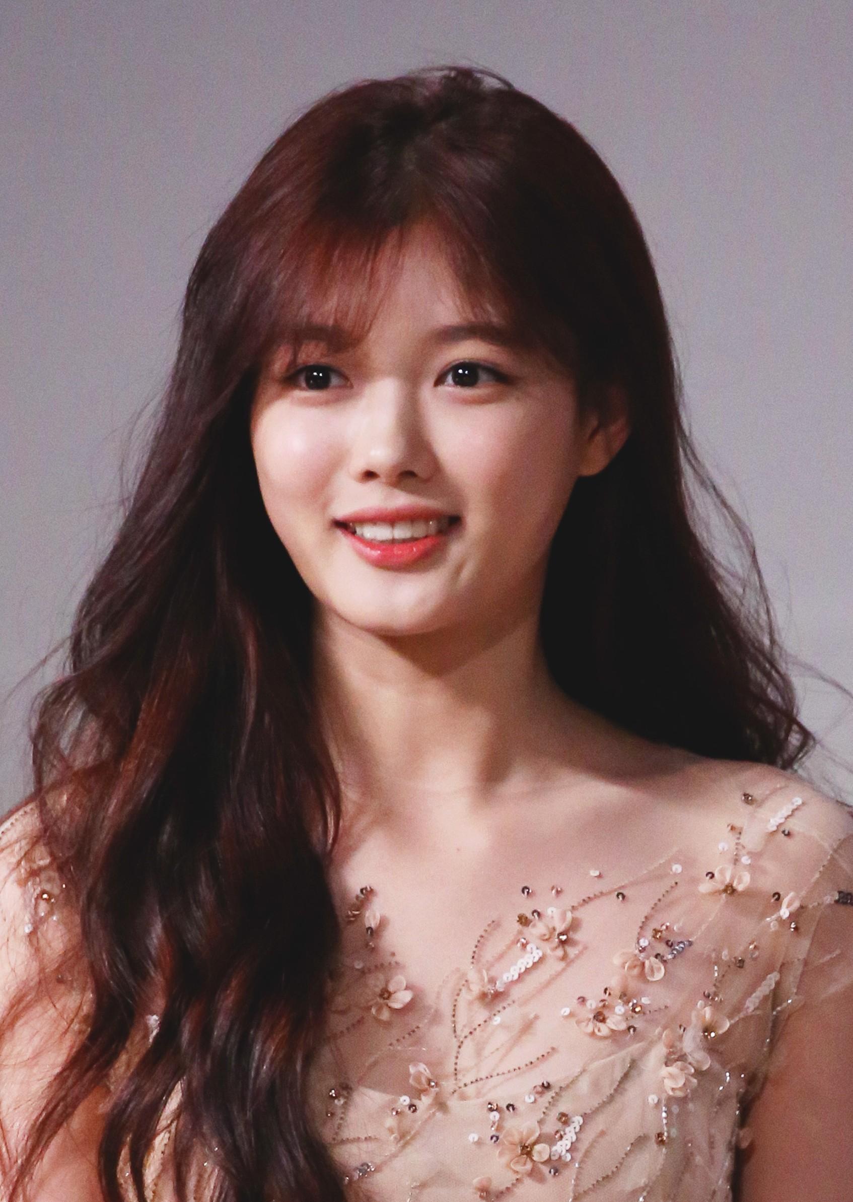 1694x2386 Choi Yoo Jung Wallpaper