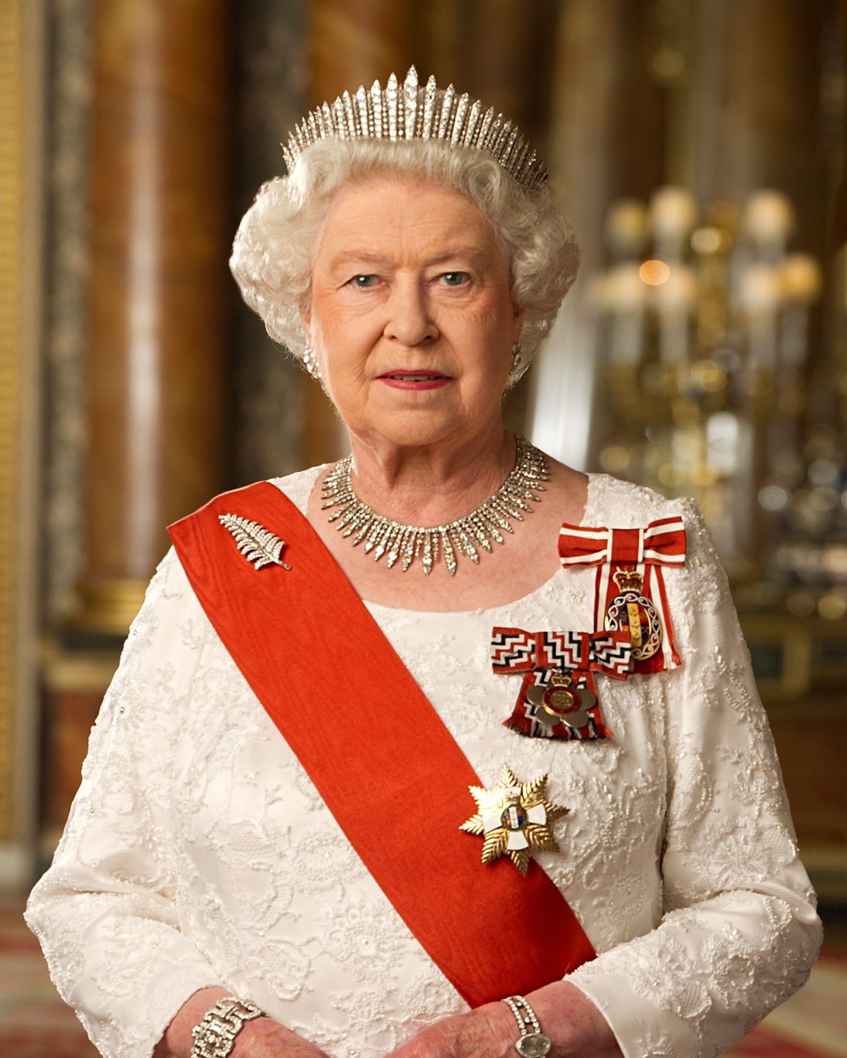 353082 Queen Elizabeth Photos and Premium High Res Pictures  Getty Images