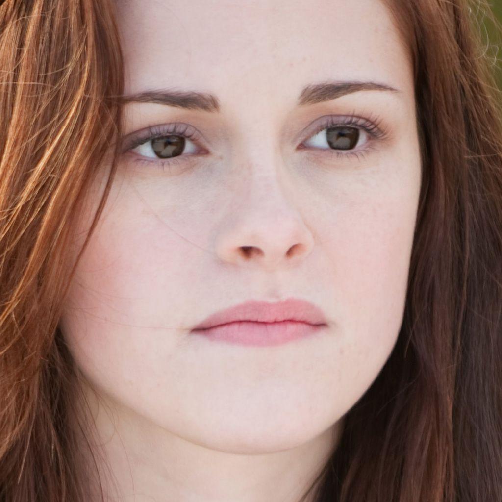 1024x1024 Bella Swan HoodieTwilight iPad Wallpaper