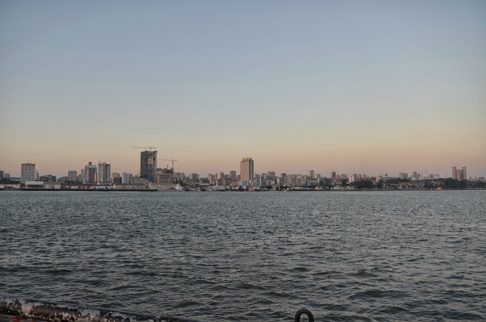 1600x1060 Maputo shadows dance on vibrant streets and shores