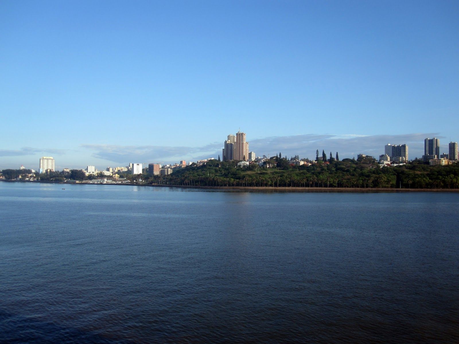 1600x1200 Jim and Kim's Travels: Kind of a Sad Day in Maputo, Mozambique (Nov. 2010)
