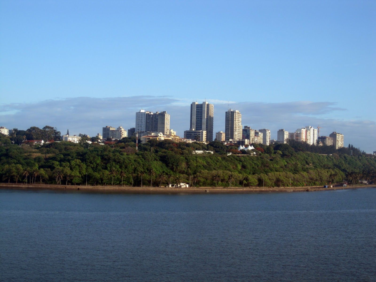 1600x1200 Jim and Kim's Travels: Kind of a Sad Day in Maputo, Mozambique (Nov. 2010)