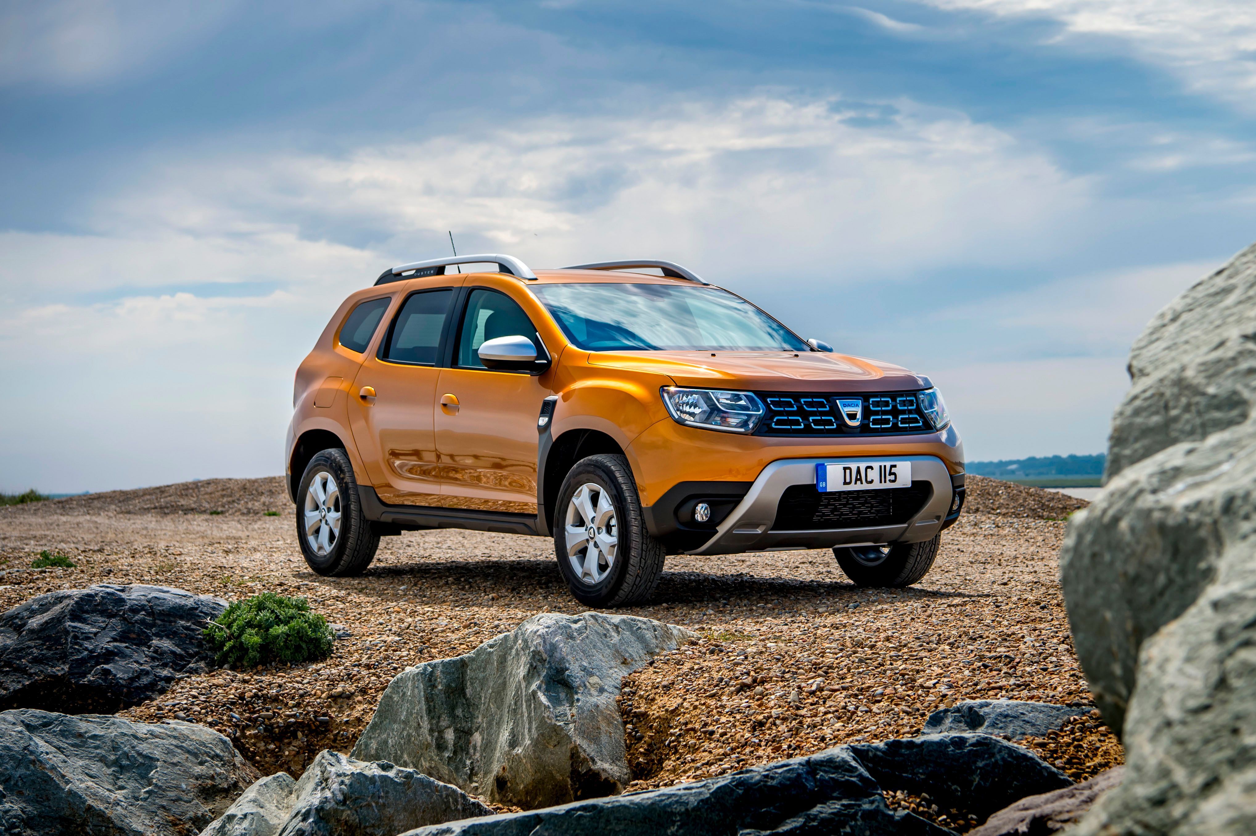 4074x2712 Renault Duster Wallpaper