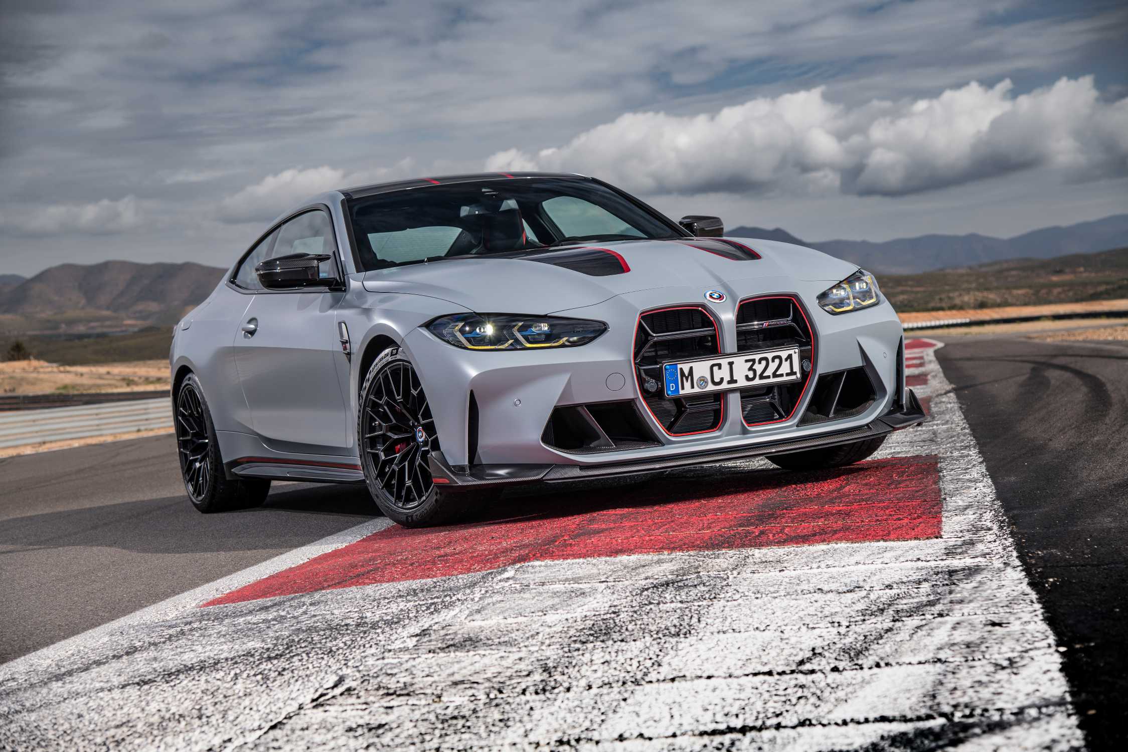 2249x1500 The New BMW M4 CSL
