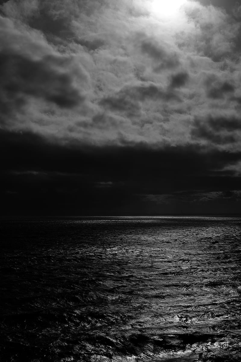 800x1200 Sea, horizon, bw, overcast, clouds, ripples, HD phone wallpaper