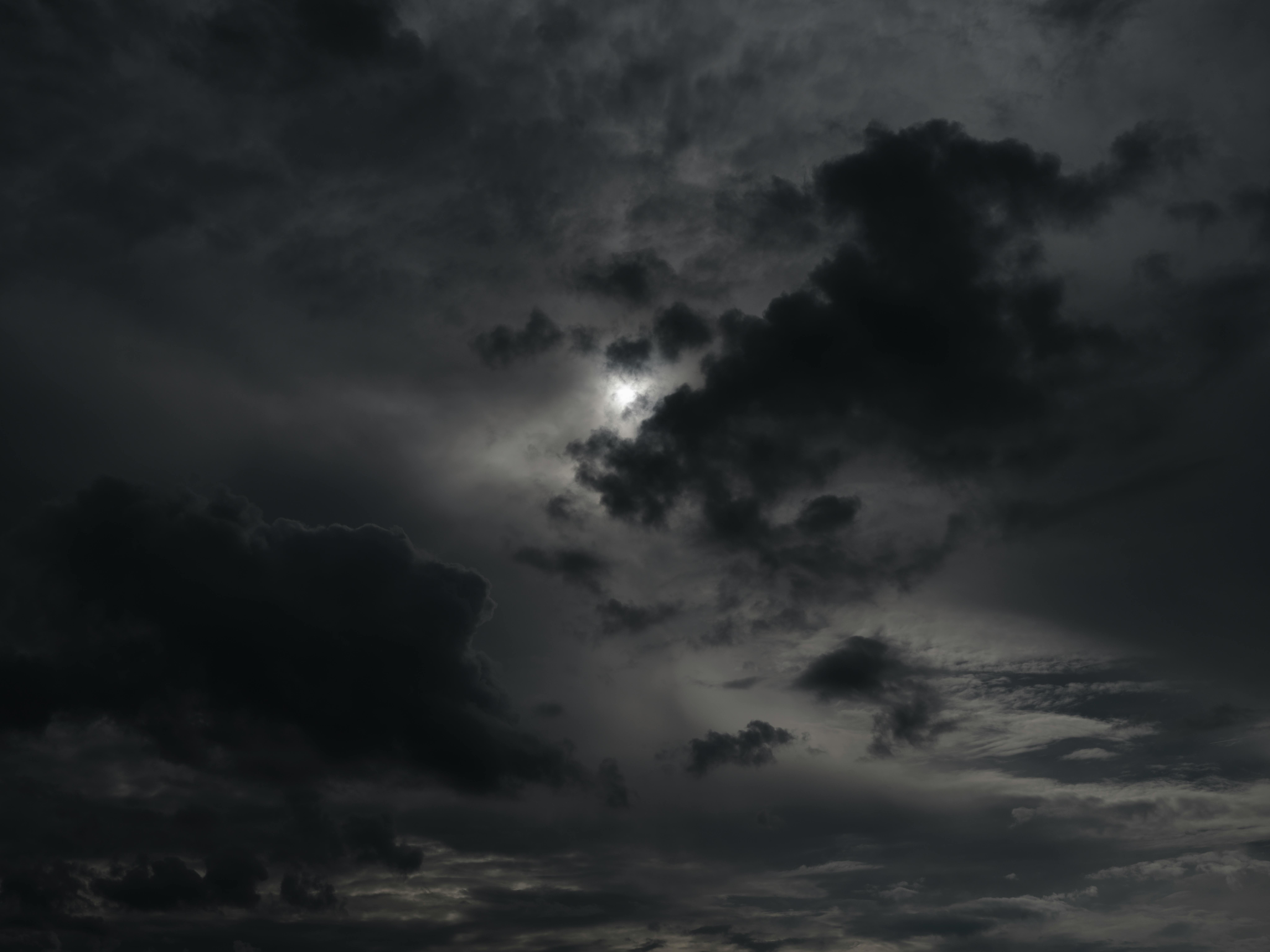 8192x6144 A Grayscale of a Cloudy Sky · Free