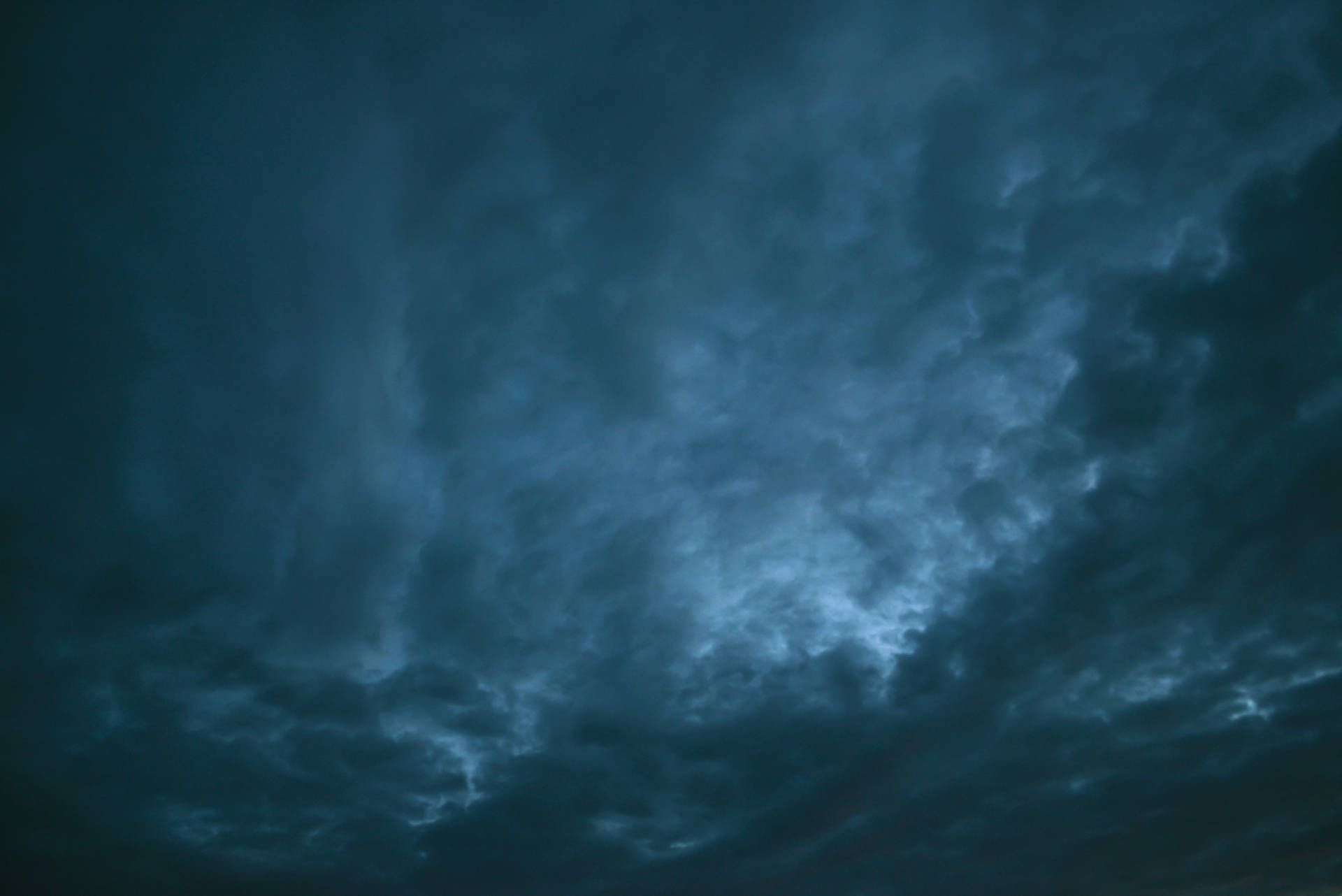 1920x1282 Download Sunset View of the Ominous Clouds Wallpaper