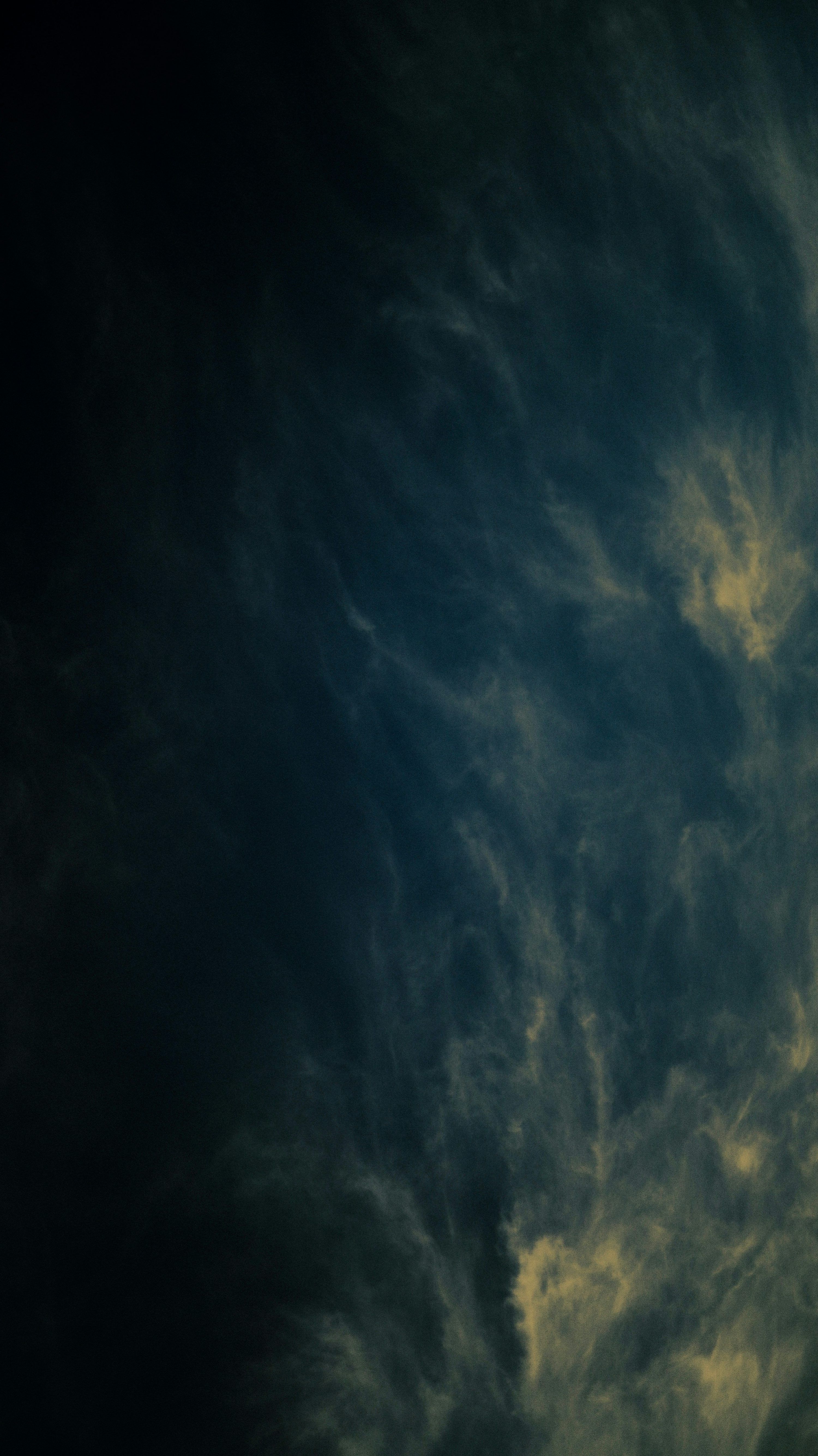 3000x5339 Dark, cloudy sky with wispy patterns. photo