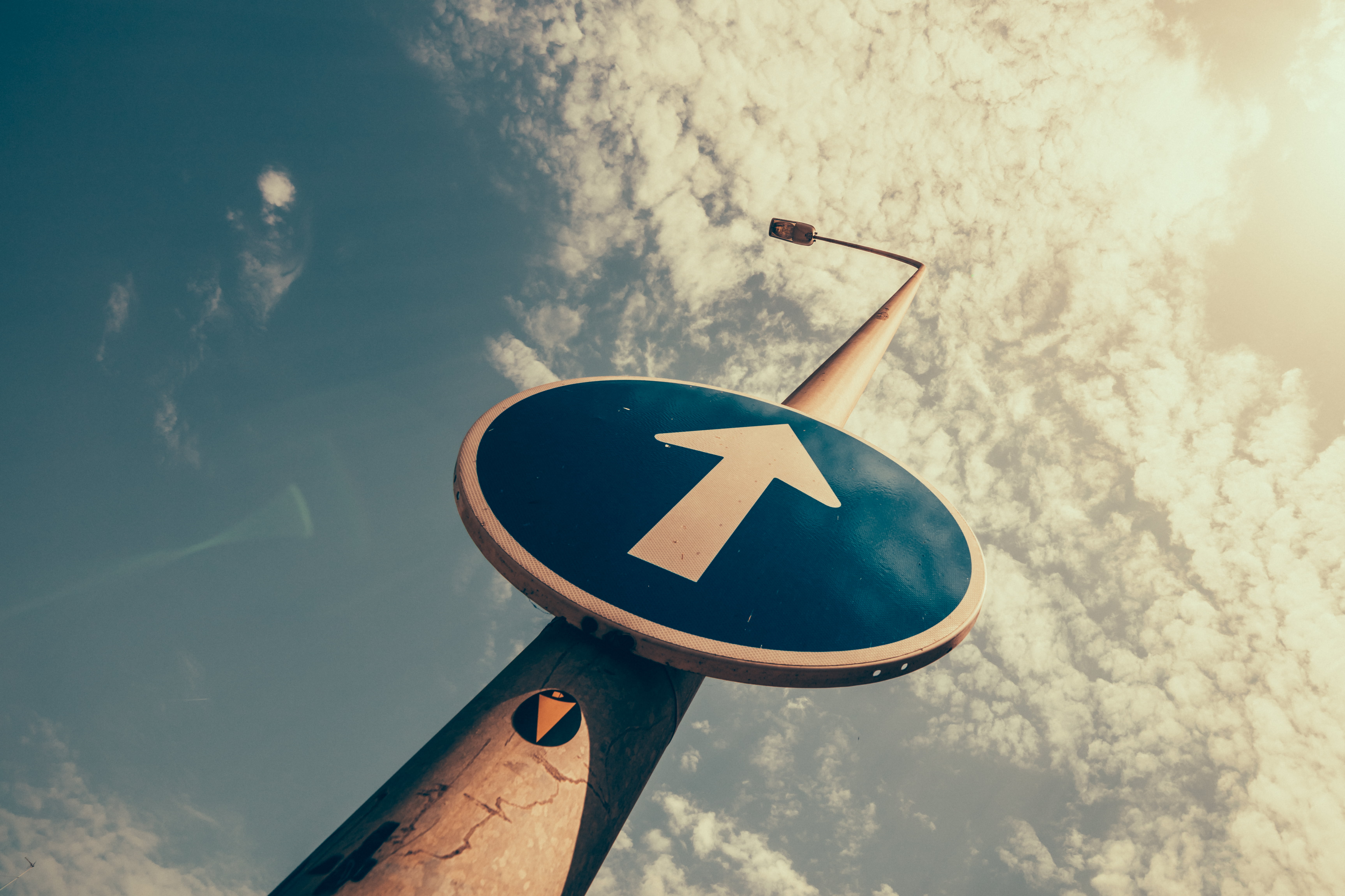 6905x4603 Round black and white Arrow up signage HD wallpaper