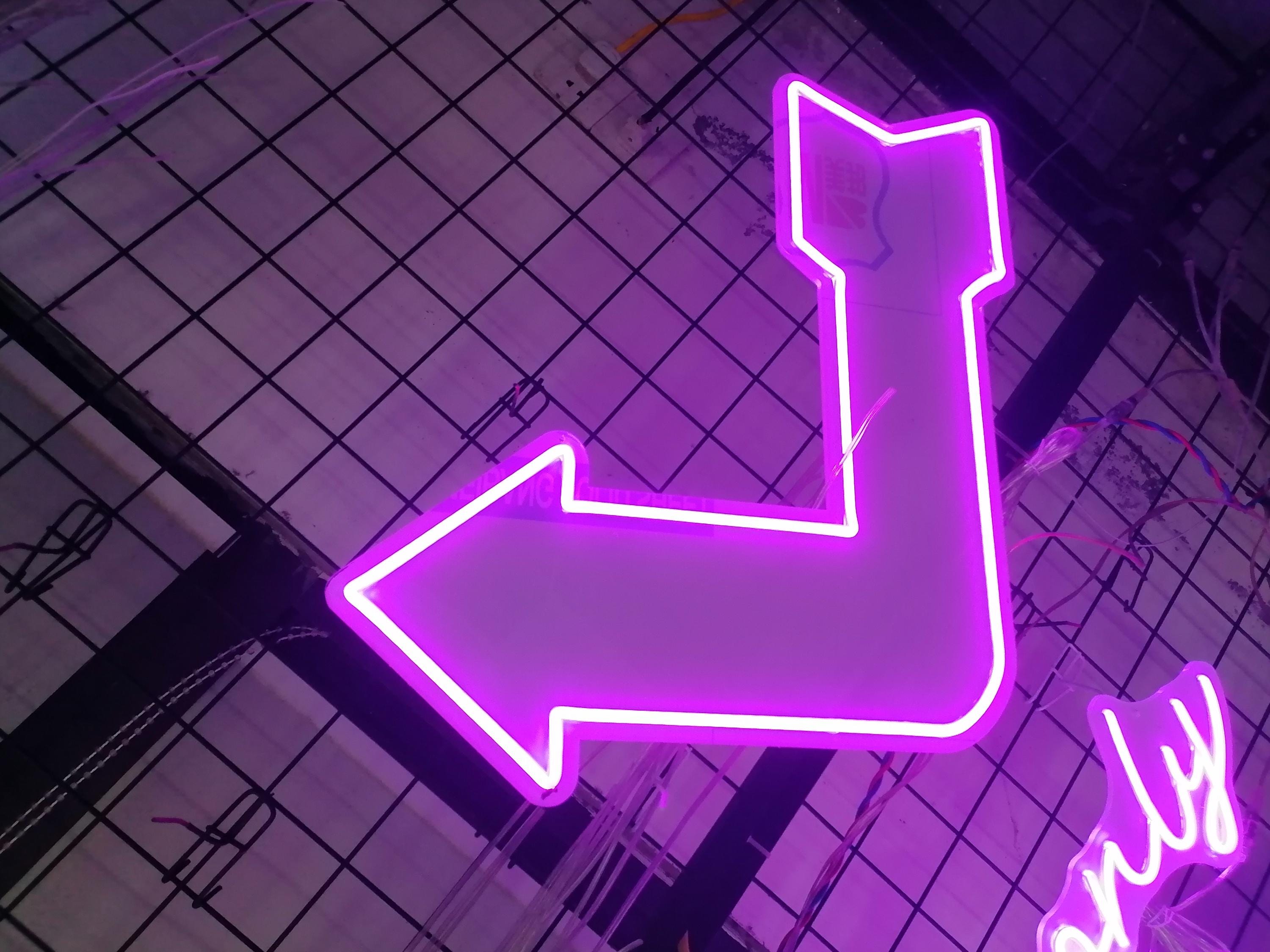 3000x2250 LED Acrylic Arrow Neon Sign Direction Symbol Pointer